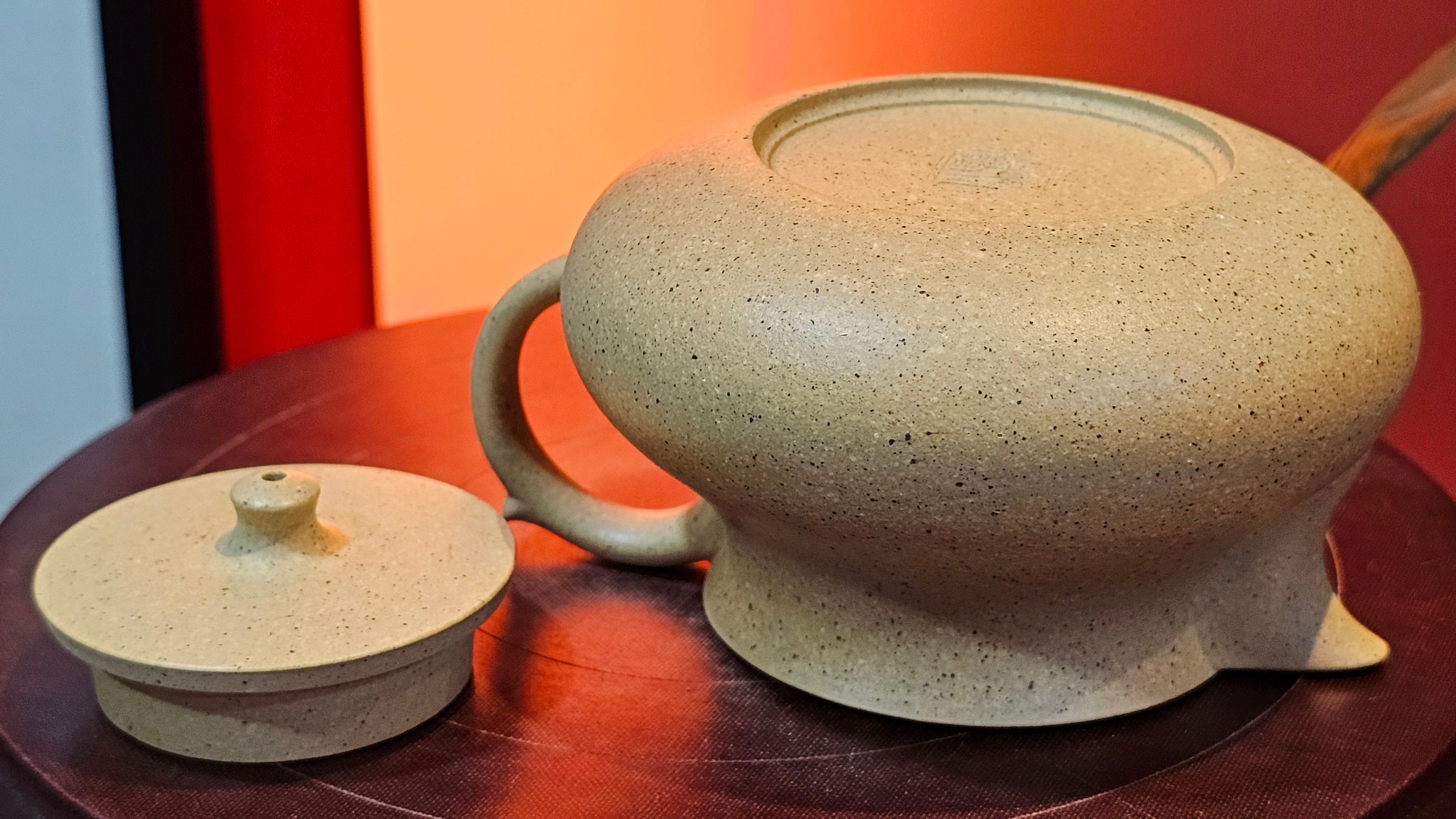 Le Rong《乐荣》, 186.3ml, Zhi Ma Duan Ni 芝麻段泥, by Craftsman Gu Xiao Ming 顾小明 ~ Congratulations to!Mr K.F., 1828hrs 25th Nov 2026, Chamblee! GA!