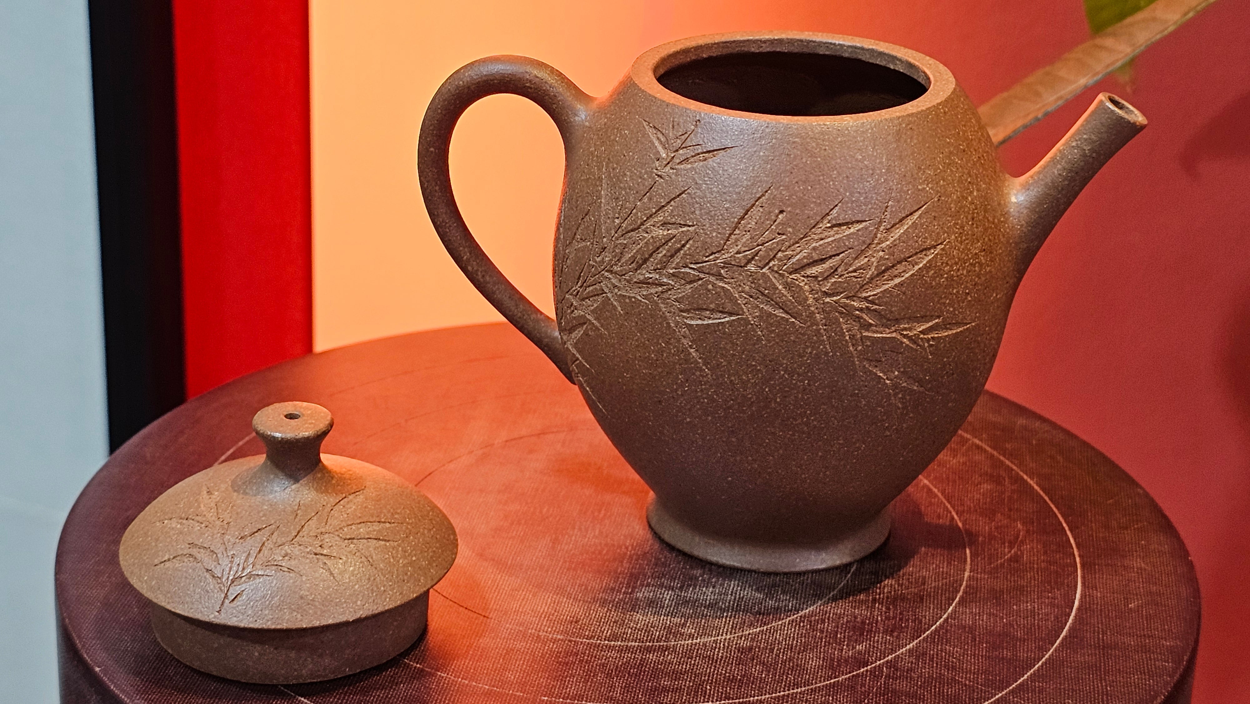 Gao Xiu Hu《高秀壶》, 181.2ml, Bao Shan Duan Ni 宝山段泥, by Craftsman Zhu Shu 朱舒 ~ With Engraving of Bamboos and Verse in Zhuan Shu 篆书 by Craftsman Yi Cheng 逸成!~Congratulations to Mr A.D.P.! 2242hrs 27th Nov 2025, Forest! Belgium🇧🇪!