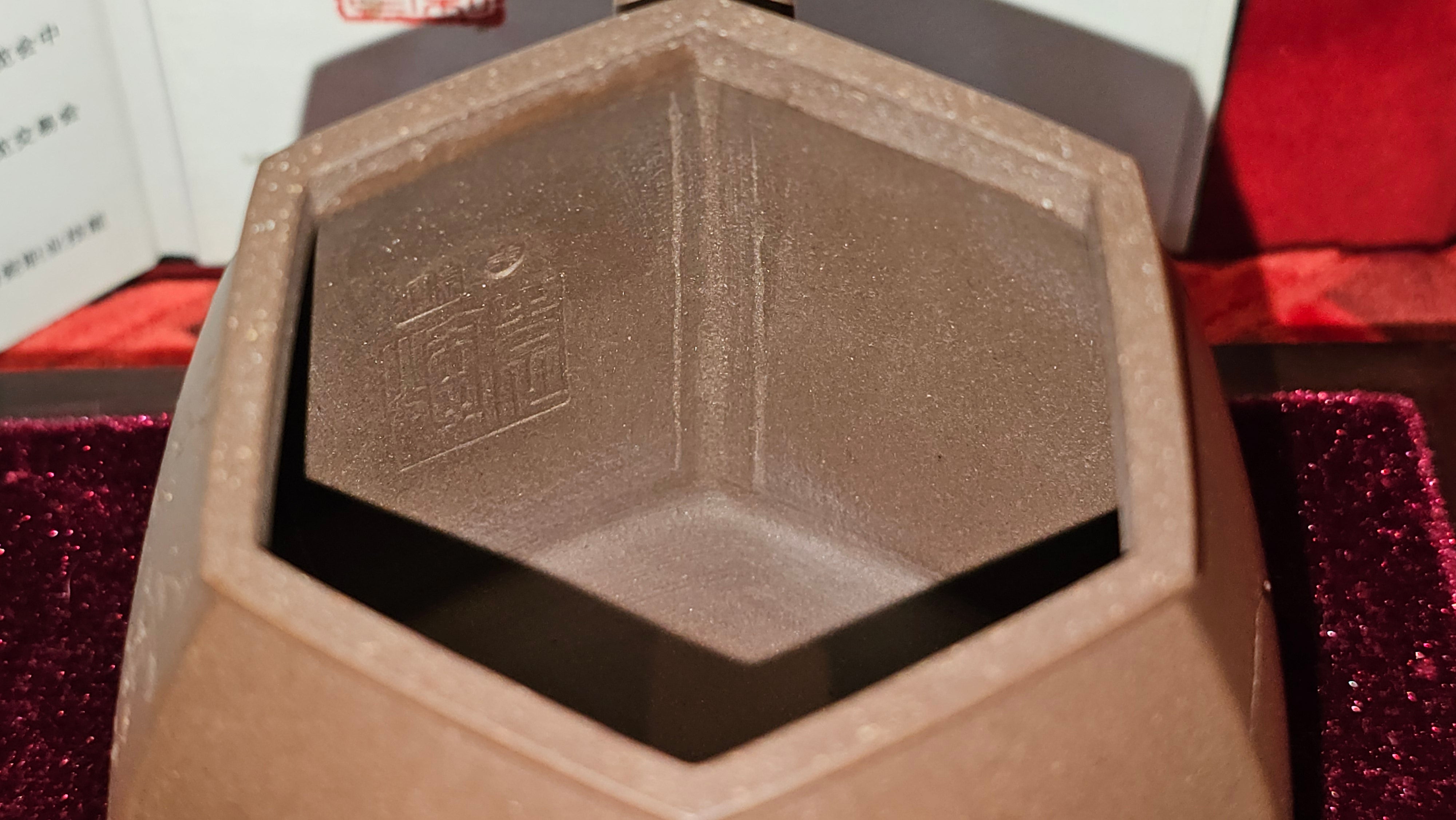 《凌雅六方》~ 六件套组 "Ling Ya Liu Si Fang", WORLD DEBUT! SET of Six (Pitcher, Matching Twin Cups & Twin Trays), Di Cao Qing, by L2A Senior Consummate Artist Yuan Hui! Orchid Engraving by Jin Li ~ Congratulations!to Mr L.C.! 2158hrs 28th Nov 2025, Taylors! SC!