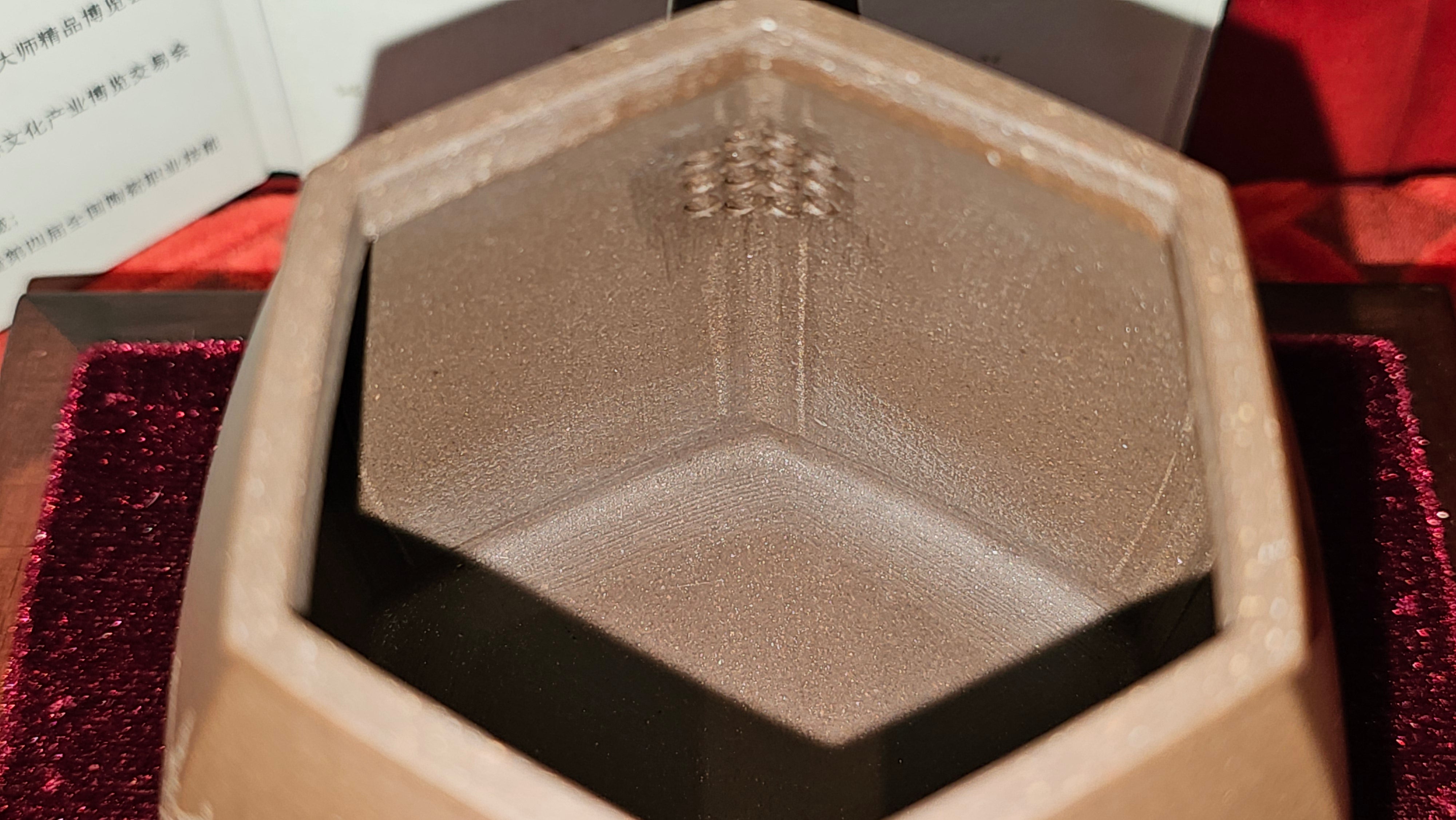 《凌雅六方》~ 六件套组 "Ling Ya Liu Si Fang", WORLD DEBUT! SET of Six (Pitcher, Matching Twin Cups & Twin Trays), Di Cao Qing, by L2A Senior Consummate Artist Yuan Hui! Orchid Engraving by Jin Li ~ Congratulations!to Mr L.C.! 2158hrs 28th Nov 2025, Taylors! SC!