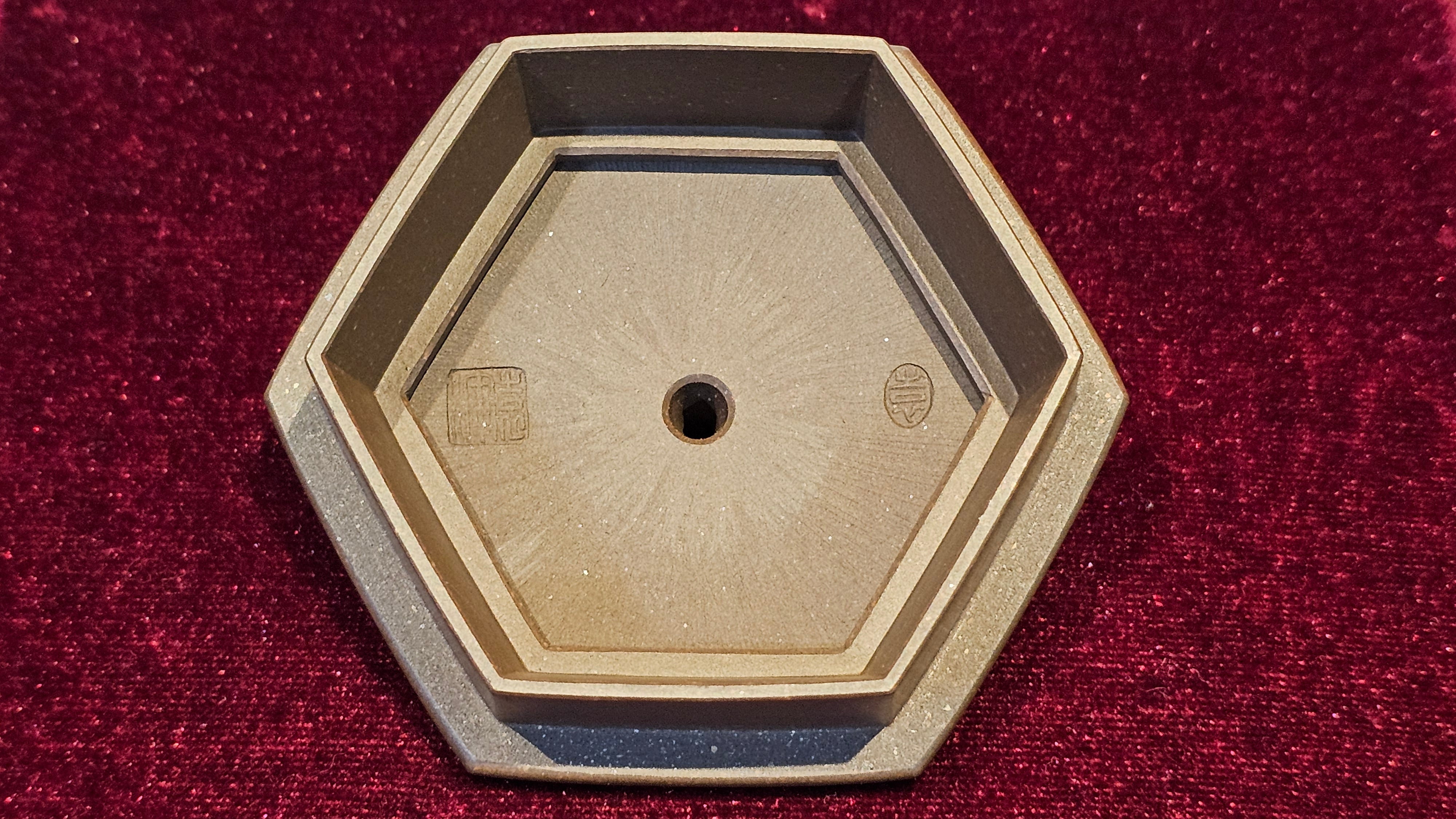 《凌雅六方》~ 六件套组 "Ling Ya Liu Si Fang", WORLD DEBUT! SET of Six (Pitcher, Matching Twin Cups & Twin Trays), Di Cao Qing, by L2A Senior Consummate Artist Yuan Hui! Orchid Engraving by Jin Li ~ Congratulations!to Mr L.C.! 2158hrs 28th Nov 2025, Taylors! SC!