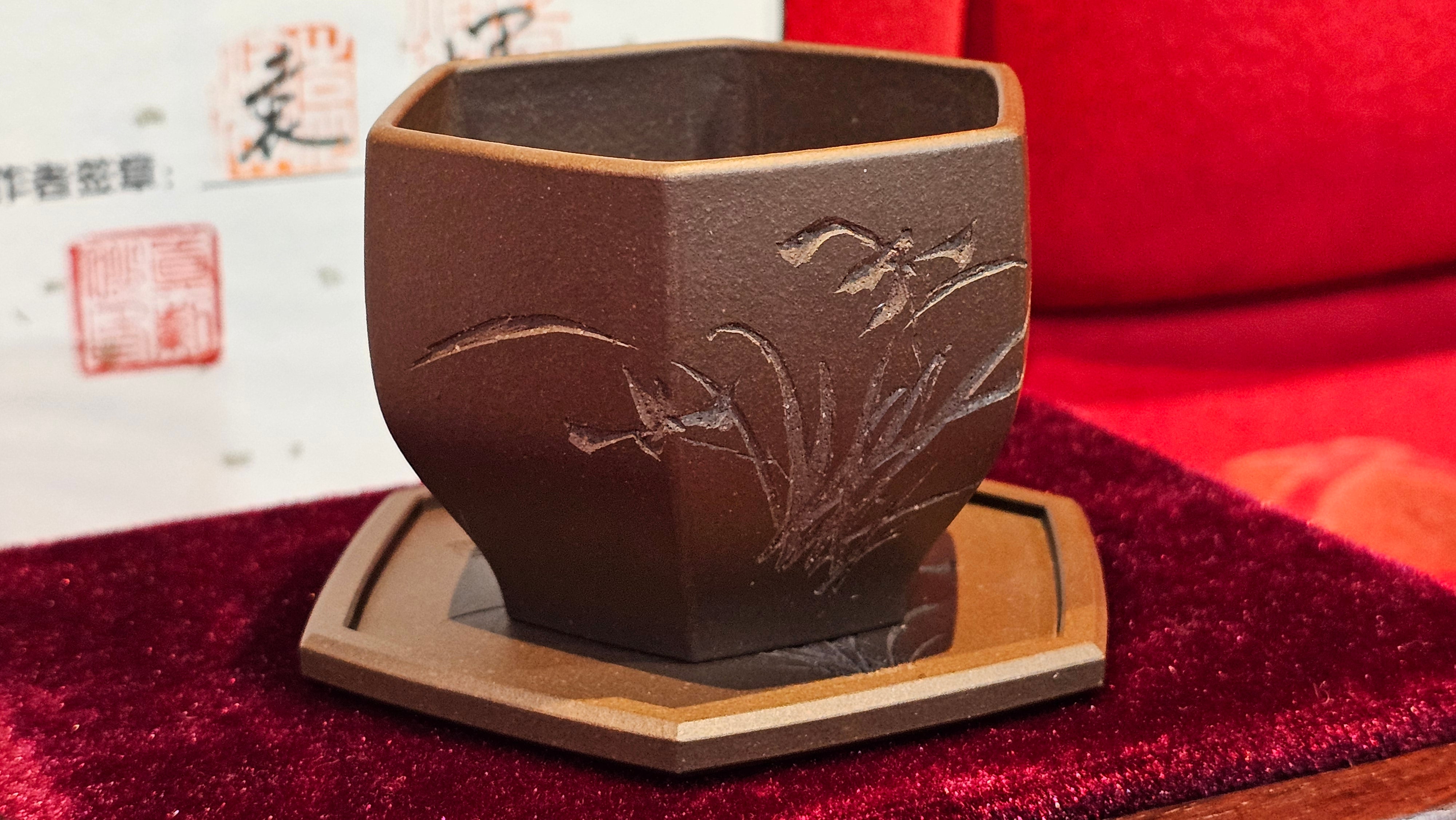 《凌雅六方》~ 六件套组 "Ling Ya Liu Si Fang", WORLD DEBUT! SET of Six (Pitcher, Matching Twin Cups & Twin Trays), Di Cao Qing, by L2A Senior Consummate Artist Yuan Hui! Orchid Engraving by Jin Li ~ Congratulations!to Mr L.C.! 2158hrs 28th Nov 2025, Taylors! SC!