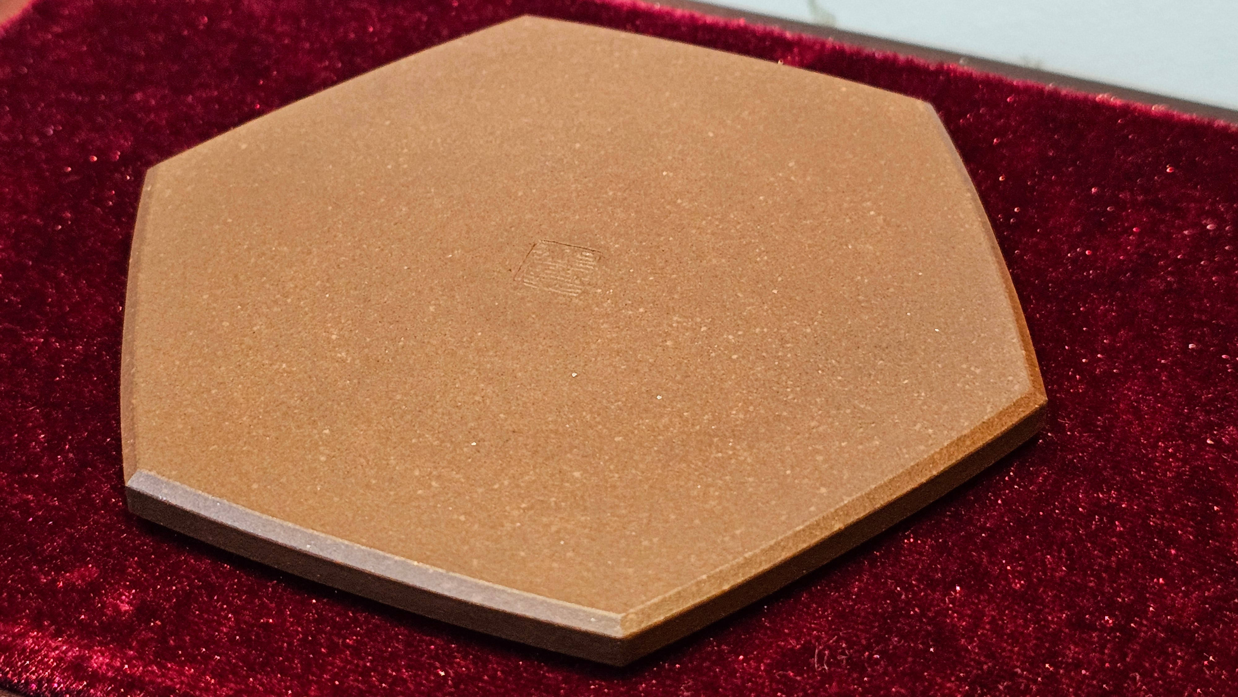 《凌雅六方》~ 六件套组 "Ling Ya Liu Si Fang", WORLD DEBUT! SET of Six (Pitcher, Matching Twin Cups & Twin Trays), Di Cao Qing, by L2A Senior Consummate Artist Yuan Hui! Orchid Engraving by Jin Li ~ Congratulations!to Mr L.C.! 2158hrs 28th Nov 2025, Taylors! SC!