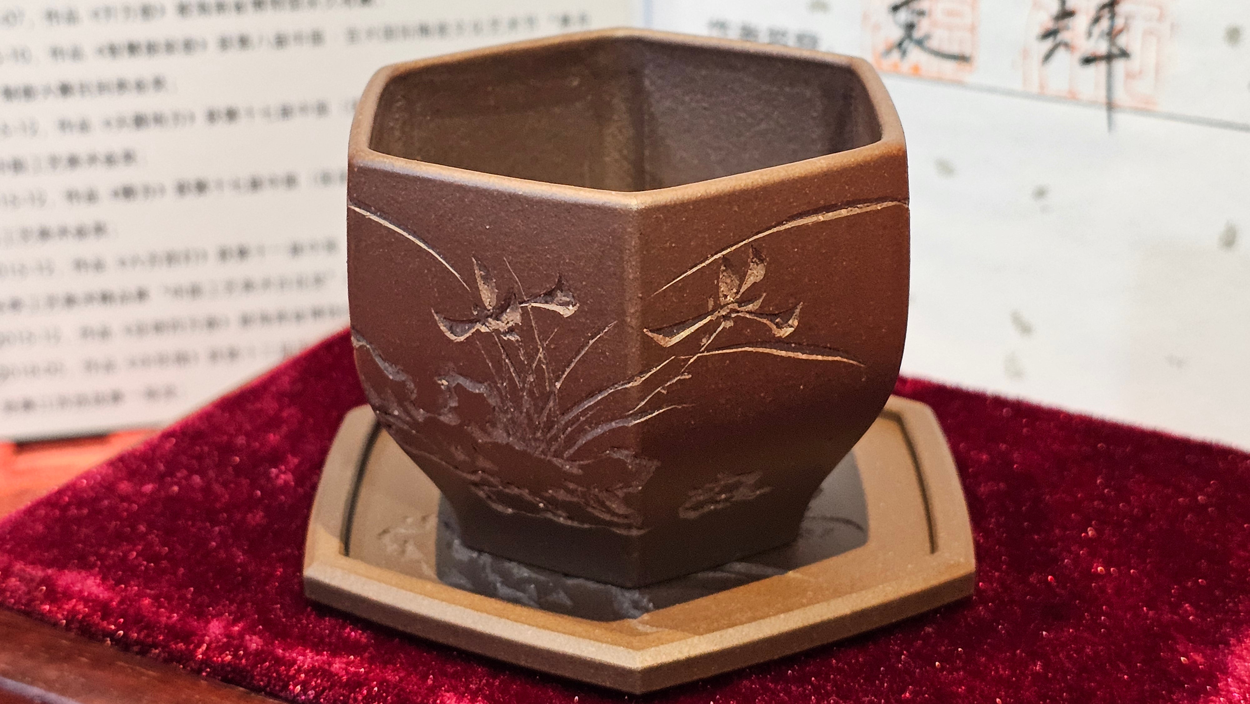 《凌雅六方》~ 六件套组 "Ling Ya Liu Si Fang", WORLD DEBUT! SET of Six (Pitcher, Matching Twin Cups & Twin Trays), Di Cao Qing, by L2A Senior Consummate Artist Yuan Hui! Orchid Engraving by Jin Li ~ Congratulations!to Mr L.C.! 2158hrs 28th Nov 2025, Taylors! SC!