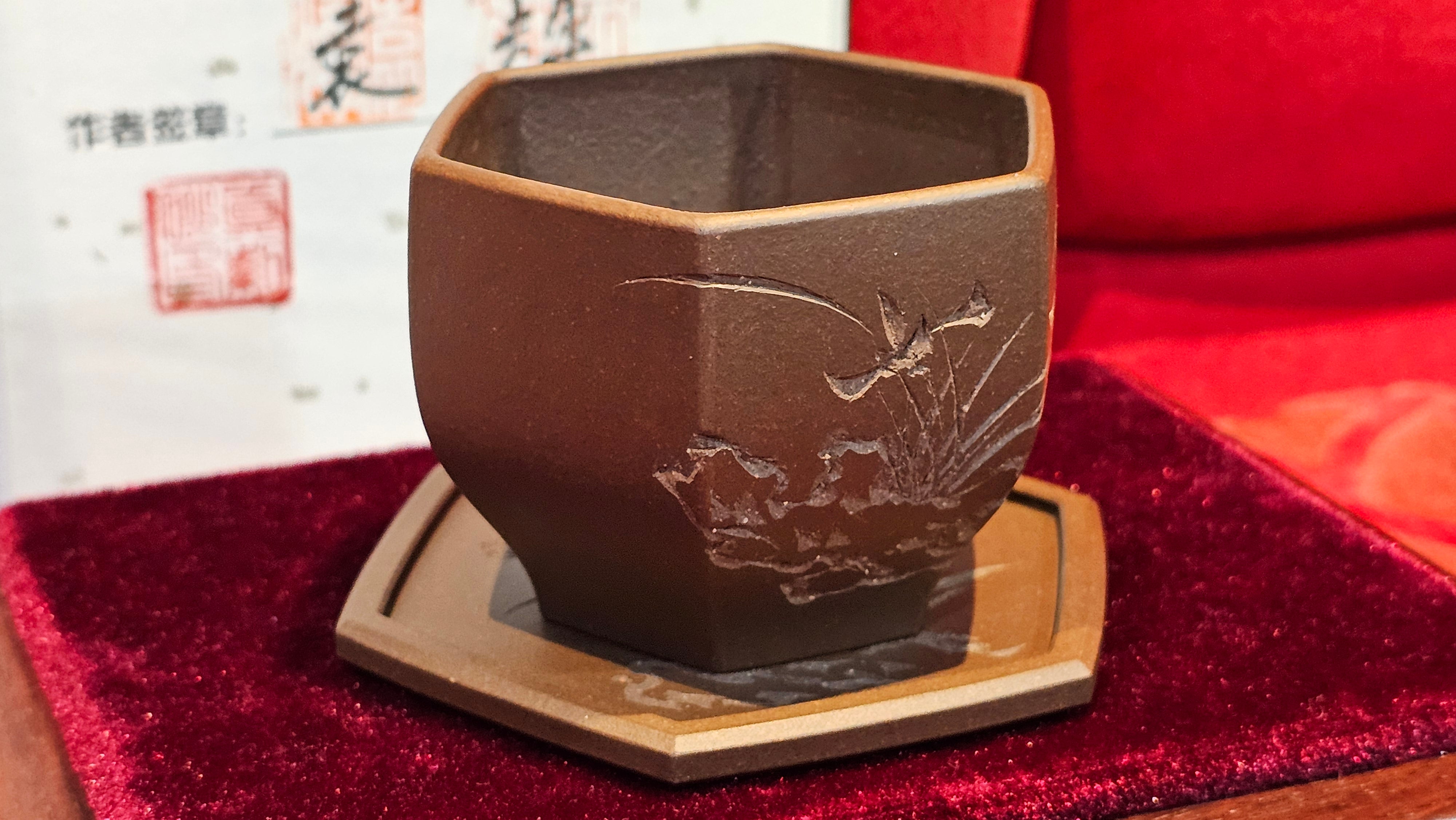 《凌雅六方》~ 六件套组 "Ling Ya Liu Si Fang", WORLD DEBUT! SET of Six (Pitcher, Matching Twin Cups & Twin Trays), Di Cao Qing, by L2A Senior Consummate Artist Yuan Hui! Orchid Engraving by Jin Li ~ Congratulations!to Mr L.C.! 2158hrs 28th Nov 2025, Taylors! SC!