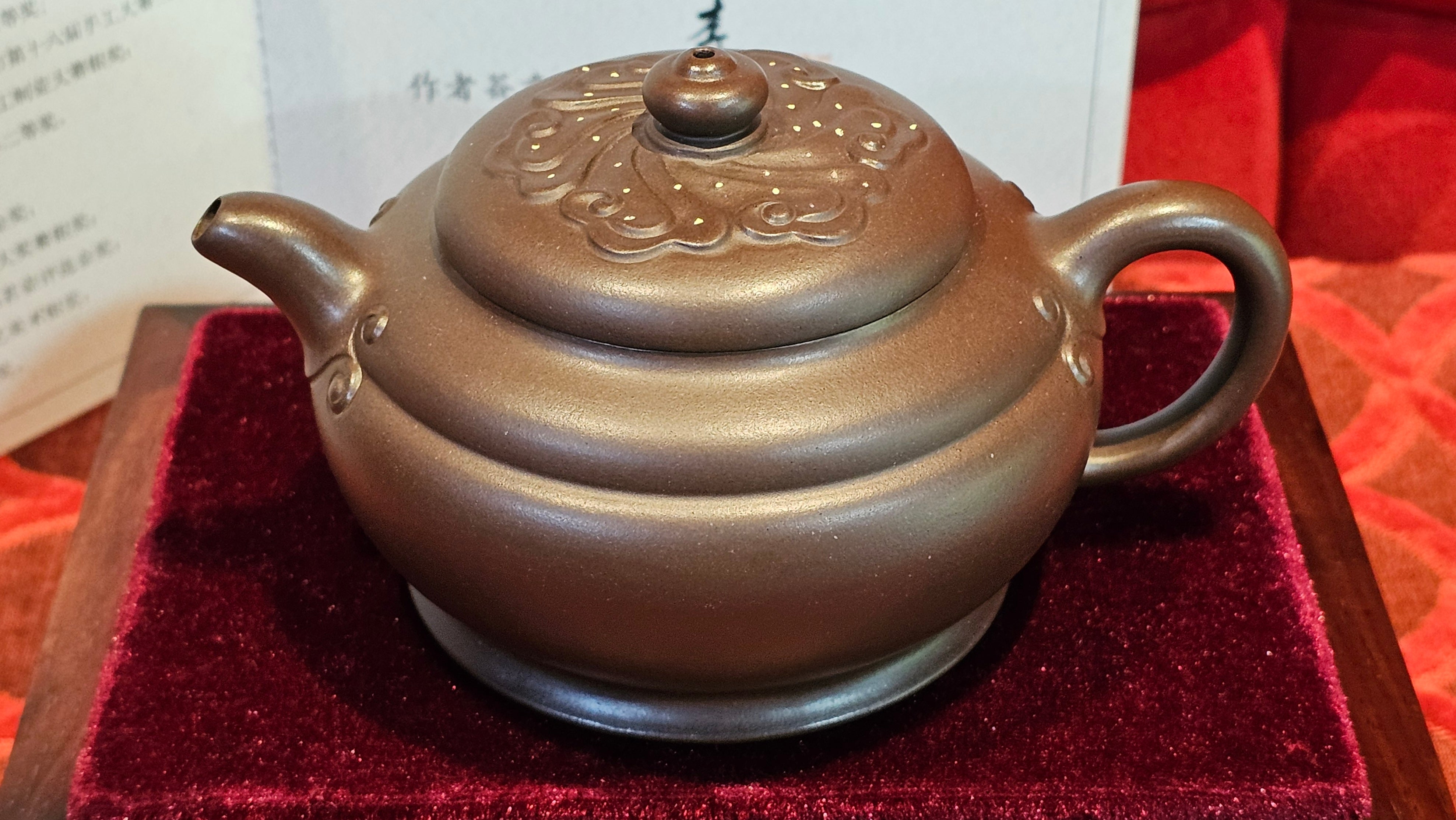 《禅莲宝瓶》"Chan Lian Bao Ping", 215.9ml, High Fired ~ Gao Wen Zi Ni, Ornate Ru Yi Motif Clay Sculpting! with Gold Appliqué! ~ Brand New Design & Crafted by L3A Consummate Master Artist Li Yan Ru ~ Congrats to Mr J.G.! 1235hrs 29th Nov, New Orleans! LA!