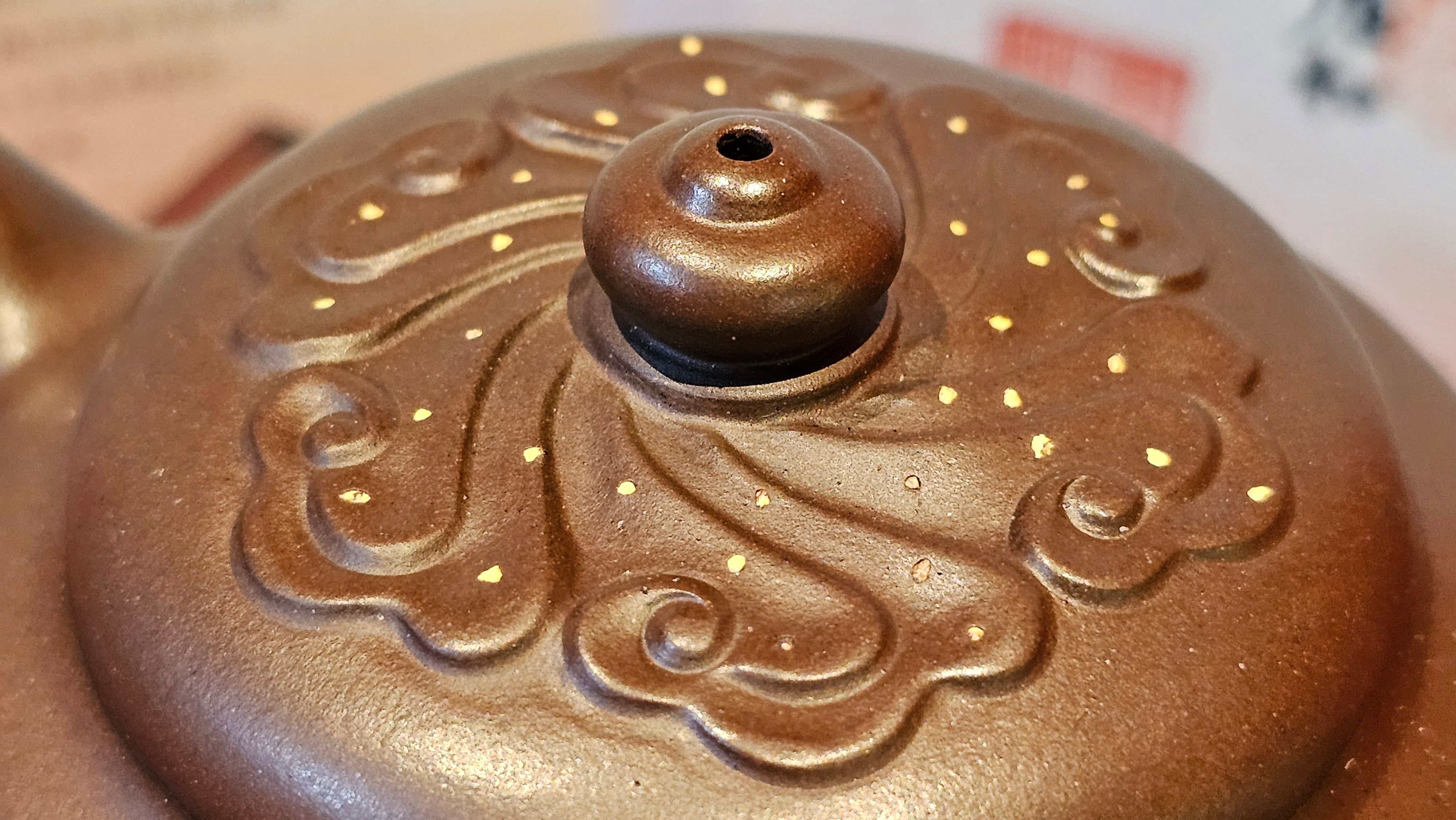 《禅莲宝瓶》"Chan Lian Bao Ping", 215.9ml, High Fired ~ Gao Wen Zi Ni, Ornate Ru Yi Motif Clay Sculpting! with Gold Appliqué! ~ Brand New Design & Crafted by L3A Consummate Master Artist Li Yan Ru ~ Congrats to Mr J.G.! 1235hrs 29th Nov, New Orleans! LA!