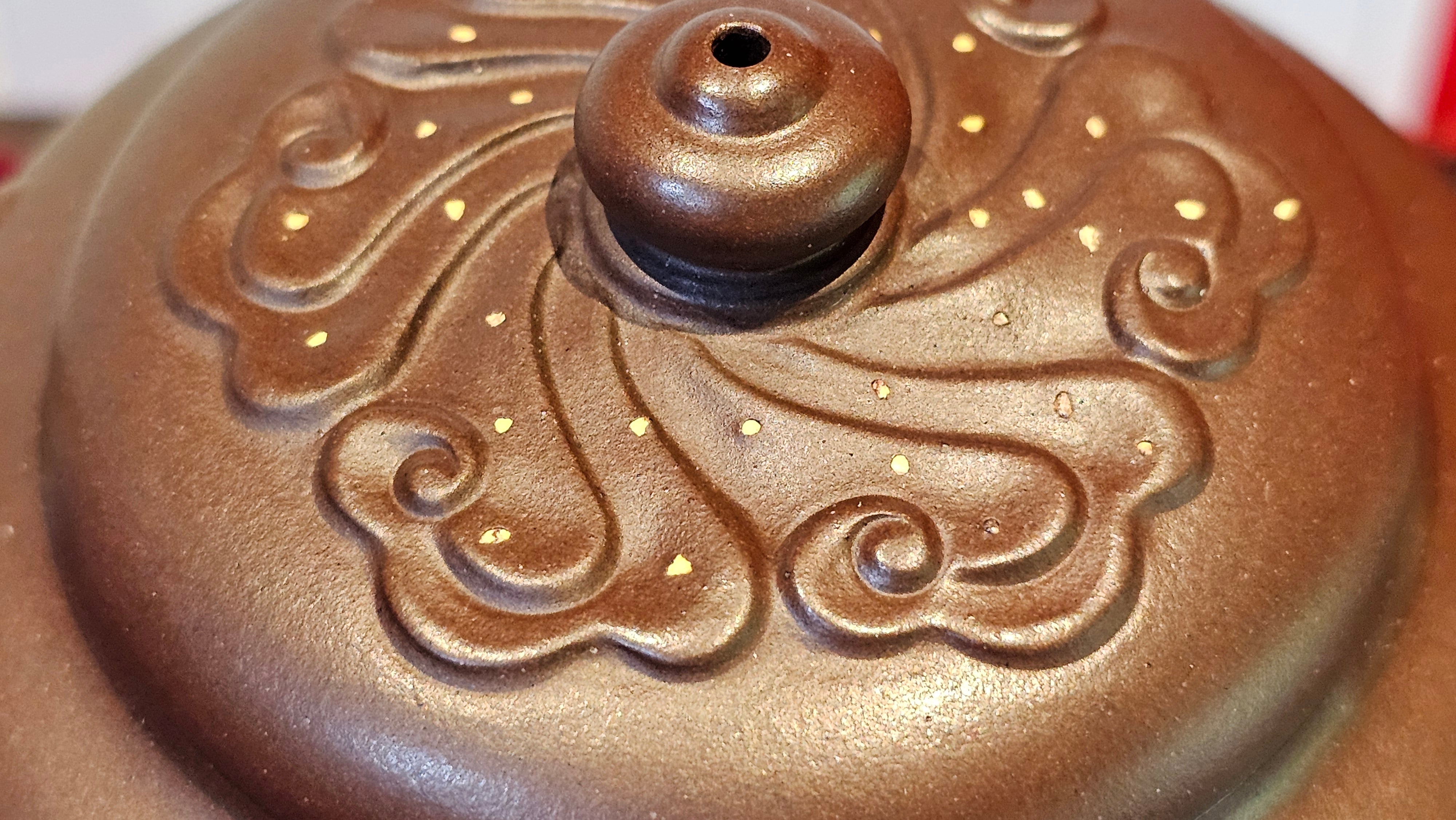《禅莲宝瓶》"Chan Lian Bao Ping", 215.9ml, High Fired ~ Gao Wen Zi Ni, Ornate Ru Yi Motif Clay Sculpting! with Gold Appliqué! ~ Brand New Design & Crafted by L3A Consummate Master Artist Li Yan Ru ~ Congrats to Mr J.G.! 1235hrs 29th Nov, New Orleans! LA!
