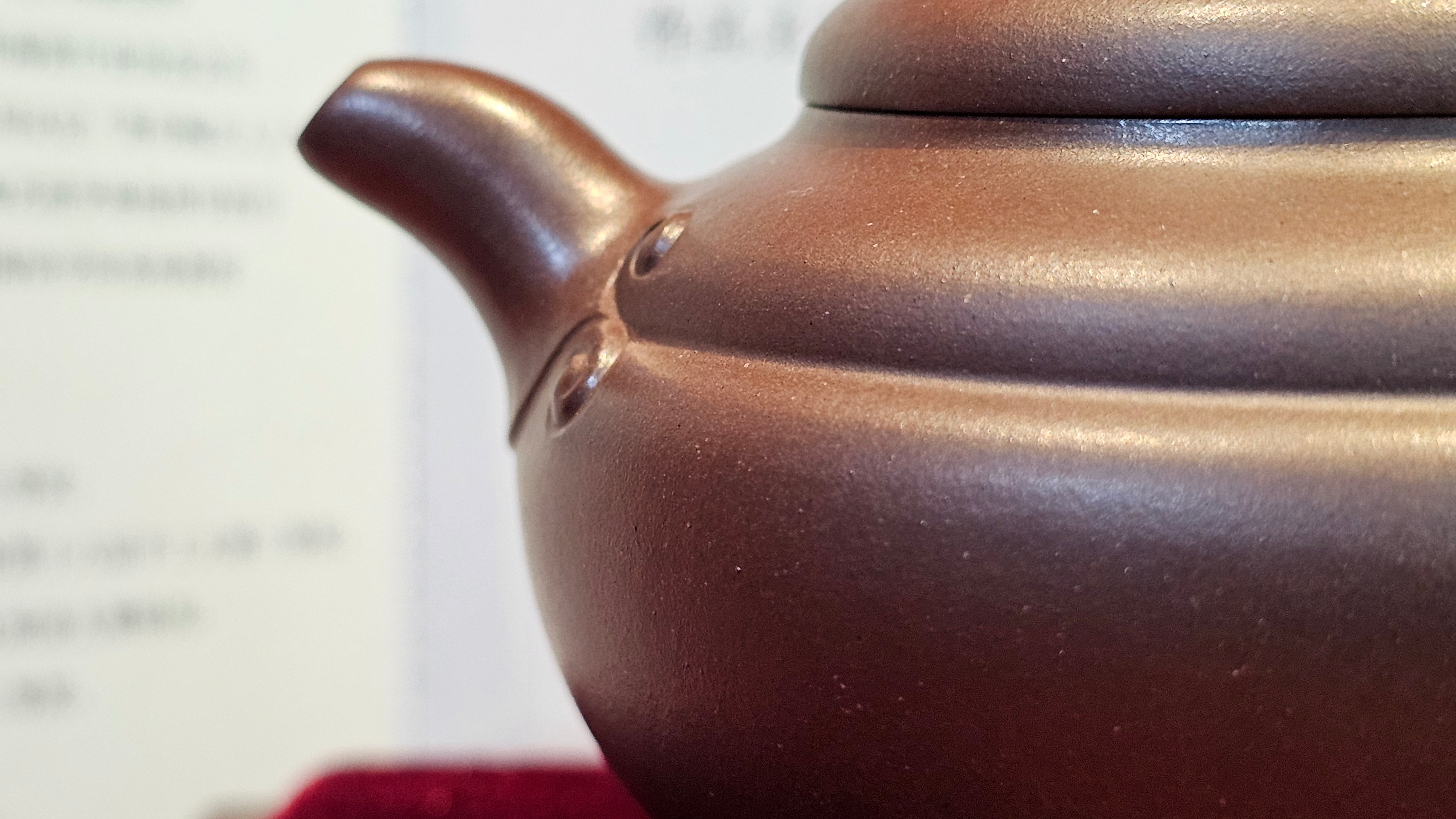 《禅莲宝瓶》"Chan Lian Bao Ping", 215.9ml, High Fired ~ Gao Wen Zi Ni, Ornate Ru Yi Motif Clay Sculpting! with Gold Appliqué! ~ Brand New Design & Crafted by L3A Consummate Master Artist Li Yan Ru ~ Congrats to Mr J.G.! 1235hrs 29th Nov, New Orleans! LA!