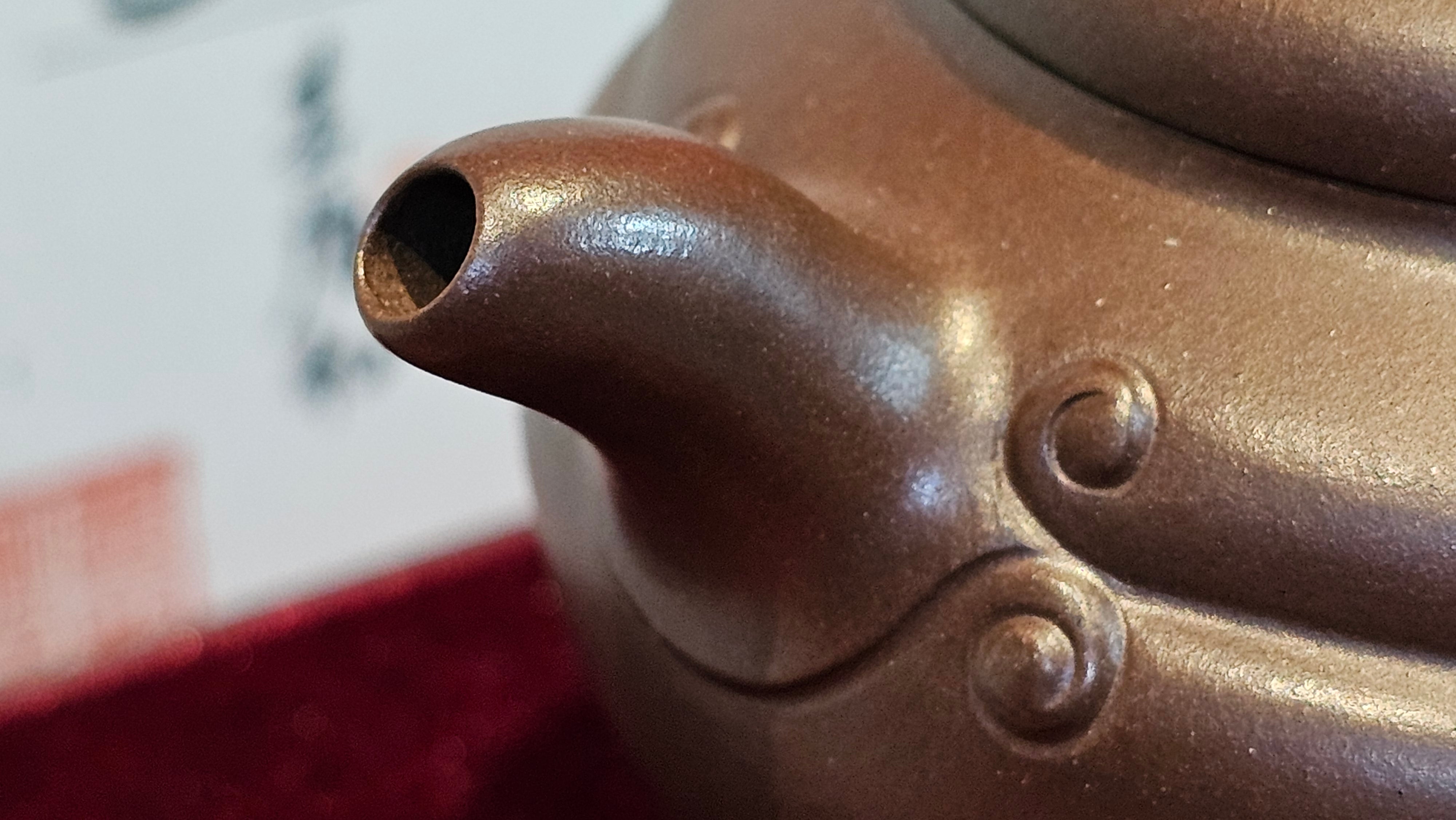 《禅莲宝瓶》"Chan Lian Bao Ping", 215.9ml, High Fired ~ Gao Wen Zi Ni, Ornate Ru Yi Motif Clay Sculpting! with Gold Appliqué! ~ Brand New Design & Crafted by L3A Consummate Master Artist Li Yan Ru ~ Congrats to Mr J.G.! 1235hrs 29th Nov, New Orleans! LA!