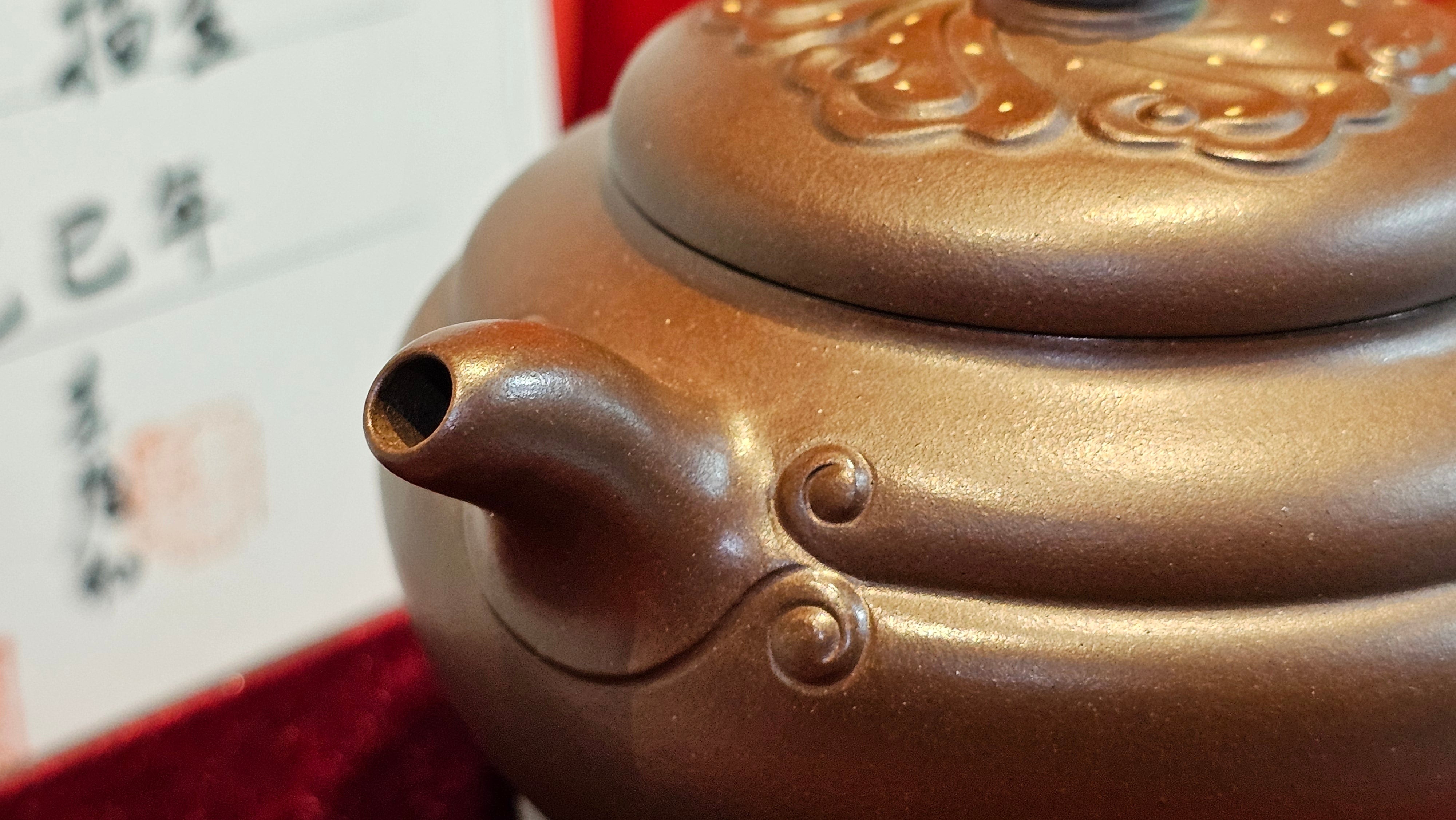 《禅莲宝瓶》"Chan Lian Bao Ping", 215.9ml, High Fired ~ Gao Wen Zi Ni, Ornate Ru Yi Motif Clay Sculpting! with Gold Appliqué! ~ Brand New Design & Crafted by L3A Consummate Master Artist Li Yan Ru ~ Congrats to Mr J.G.! 1235hrs 29th Nov, New Orleans! LA!