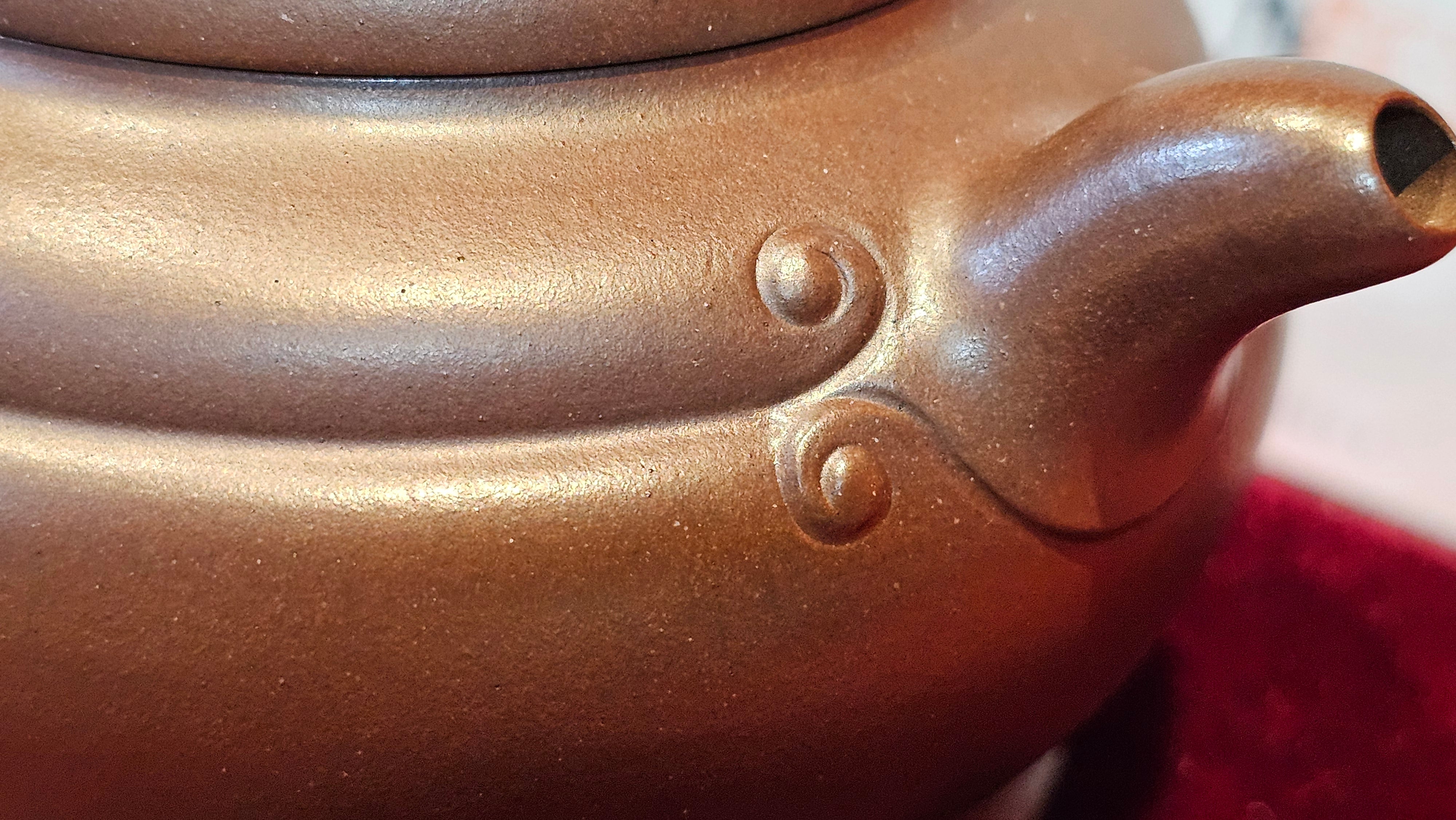 《禅莲宝瓶》"Chan Lian Bao Ping", 215.9ml, High Fired ~ Gao Wen Zi Ni, Ornate Ru Yi Motif Clay Sculpting! with Gold Appliqué! ~ Brand New Design & Crafted by L3A Consummate Master Artist Li Yan Ru ~ Congrats to Mr J.G.! 1235hrs 29th Nov, New Orleans! LA!