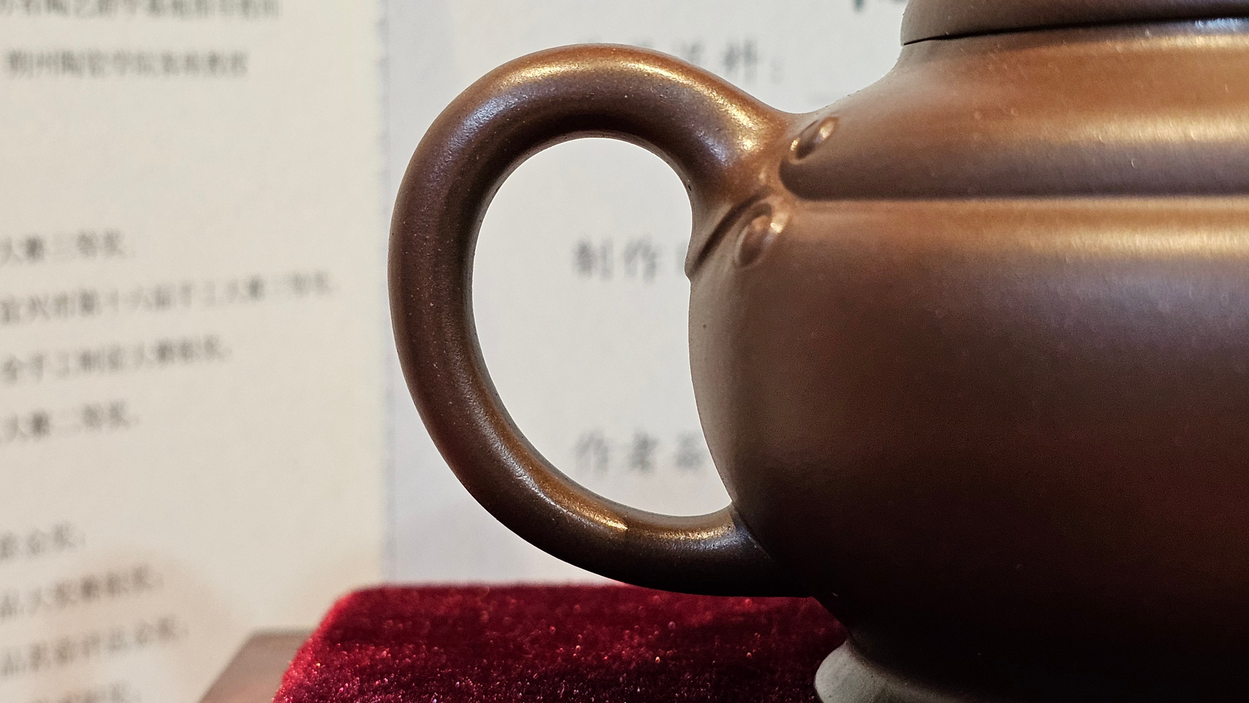 《禅莲宝瓶》"Chan Lian Bao Ping", 215.9ml, High Fired ~ Gao Wen Zi Ni, Ornate Ru Yi Motif Clay Sculpting! with Gold Appliqué! ~ Brand New Design & Crafted by L3A Consummate Master Artist Li Yan Ru ~ Congrats to Mr J.G.! 1235hrs 29th Nov, New Orleans! LA!