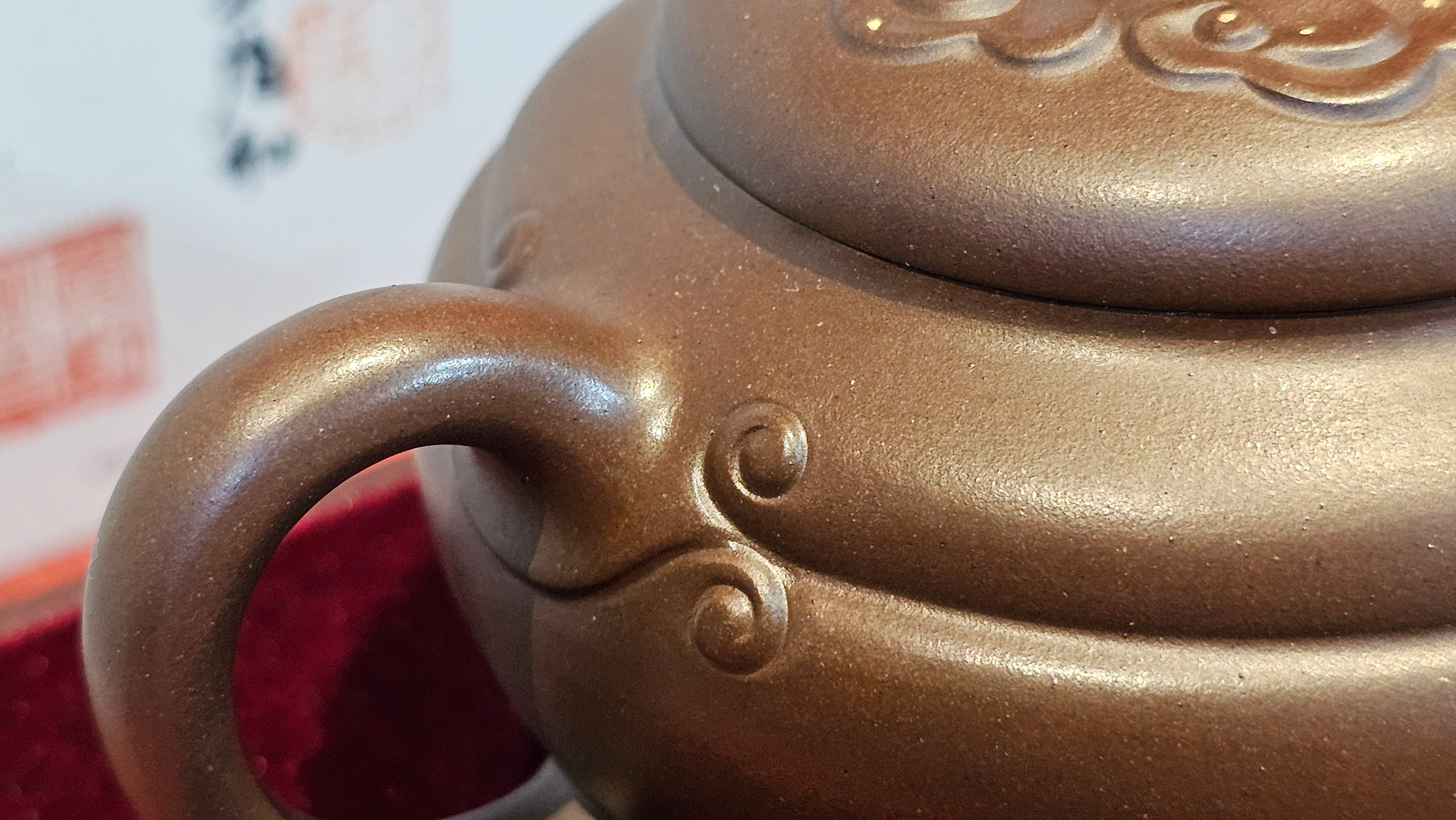 《禅莲宝瓶》"Chan Lian Bao Ping", 215.9ml, High Fired ~ Gao Wen Zi Ni, Ornate Ru Yi Motif Clay Sculpting! with Gold Appliqué! ~ Brand New Design & Crafted by L3A Consummate Master Artist Li Yan Ru ~ Congrats to Mr J.G.! 1235hrs 29th Nov, New Orleans! LA!