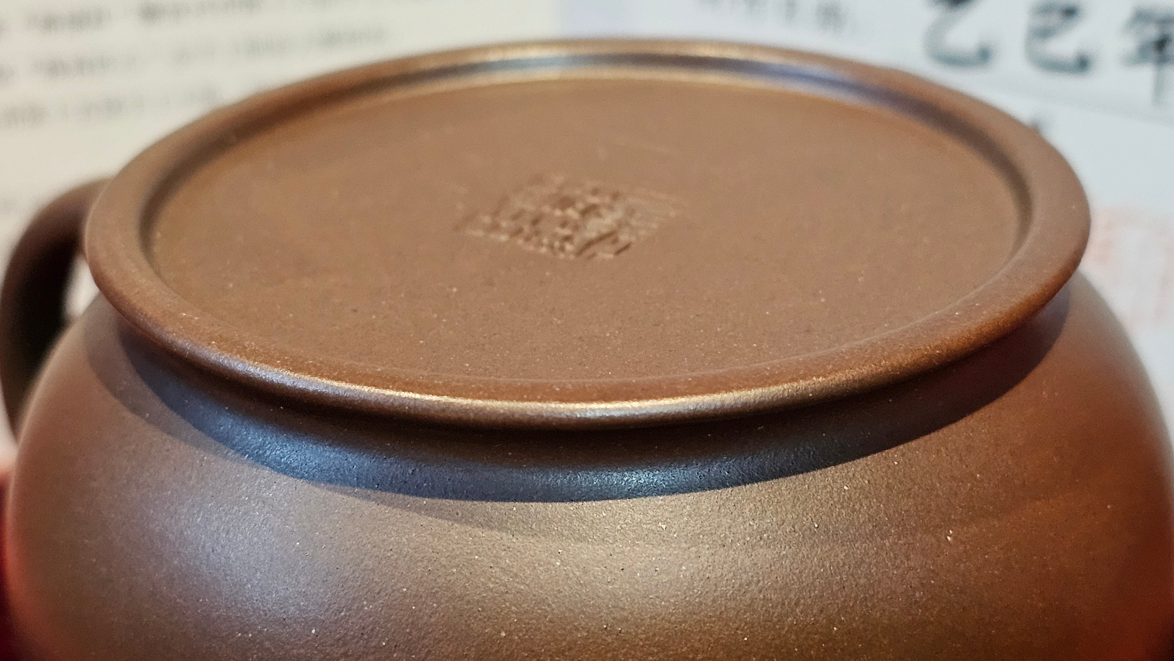 《禅莲宝瓶》"Chan Lian Bao Ping", 215.9ml, High Fired ~ Gao Wen Zi Ni, Ornate Ru Yi Motif Clay Sculpting! with Gold Appliqué! ~ Brand New Design & Crafted by L3A Consummate Master Artist Li Yan Ru ~ Congrats to Mr J.G.! 1235hrs 29th Nov, New Orleans! LA!