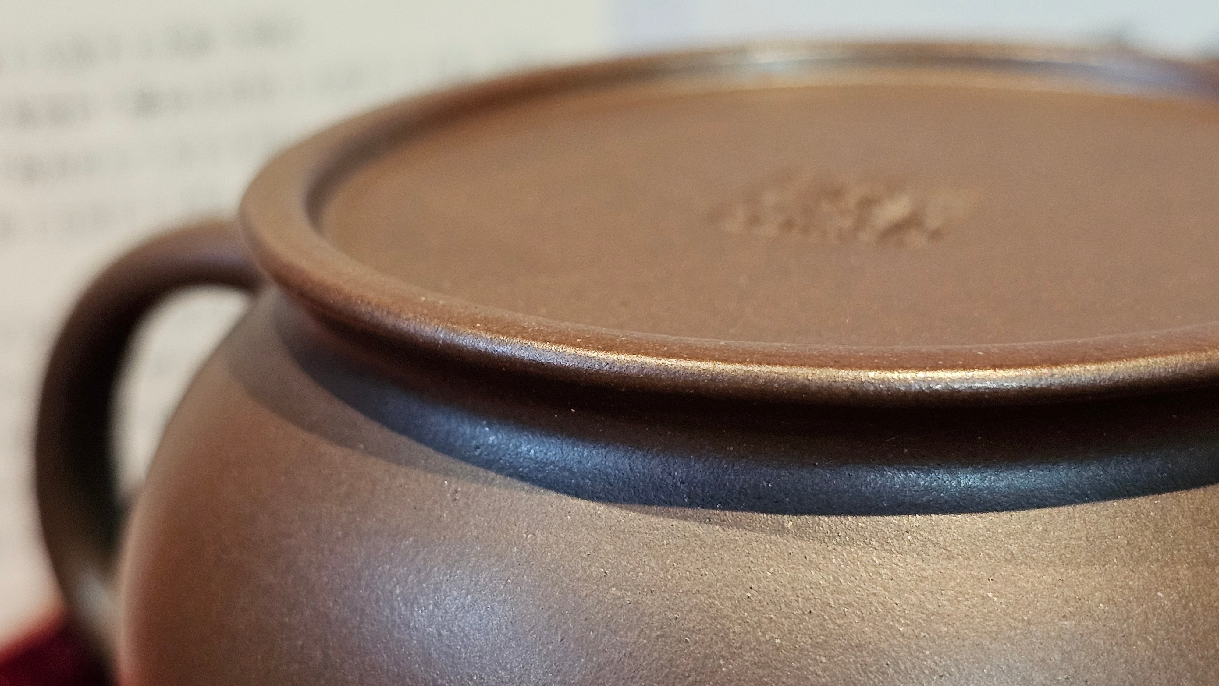 《禅莲宝瓶》"Chan Lian Bao Ping", 215.9ml, High Fired ~ Gao Wen Zi Ni, Ornate Ru Yi Motif Clay Sculpting! with Gold Appliqué! ~ Brand New Design & Crafted by L3A Consummate Master Artist Li Yan Ru ~ Congrats to Mr J.G.! 1235hrs 29th Nov, New Orleans! LA!