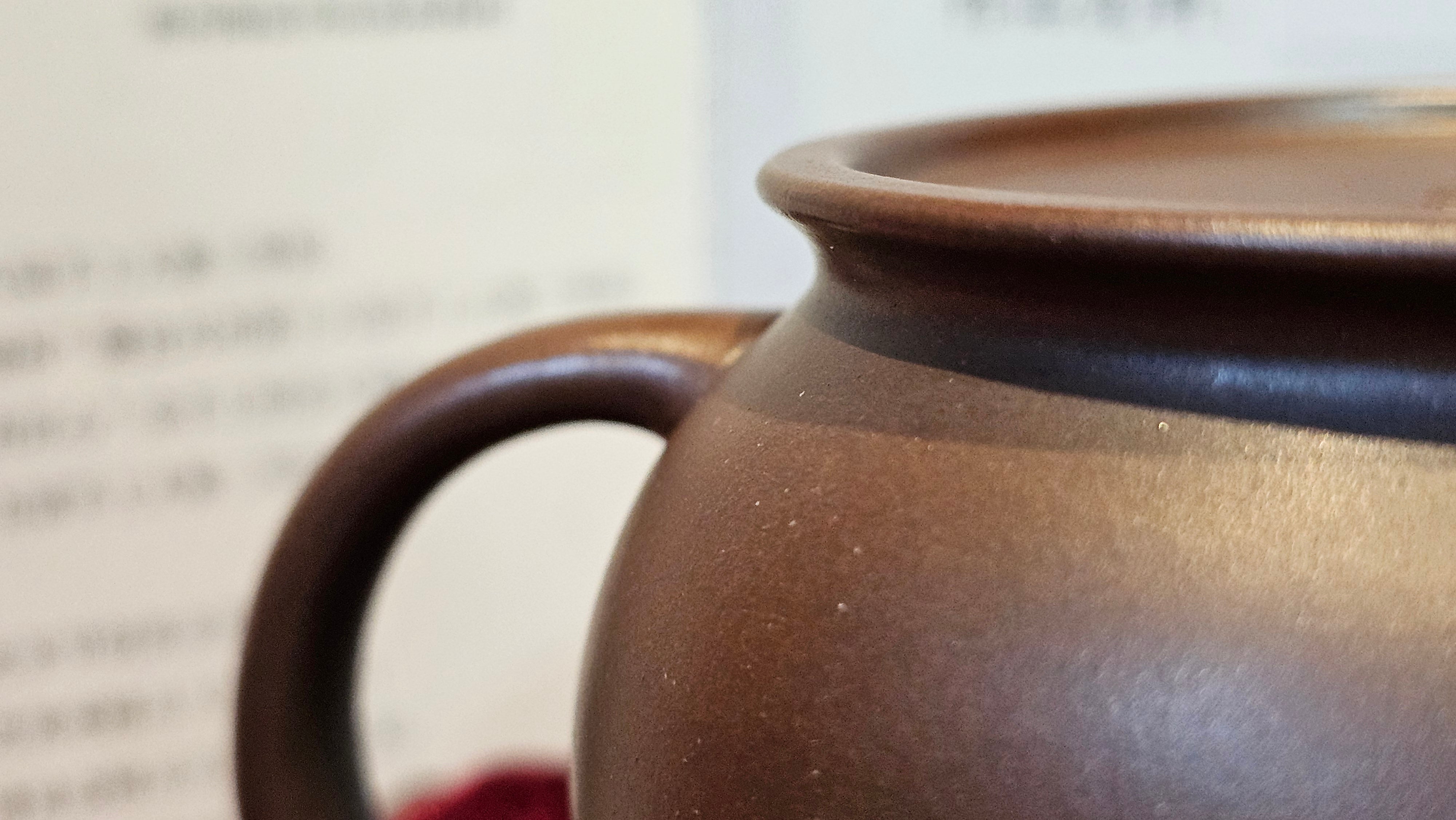 《禅莲宝瓶》"Chan Lian Bao Ping", 215.9ml, High Fired ~ Gao Wen Zi Ni, Ornate Ru Yi Motif Clay Sculpting! with Gold Appliqué! ~ Brand New Design & Crafted by L3A Consummate Master Artist Li Yan Ru ~ Congrats to Mr J.G.! 1235hrs 29th Nov, New Orleans! LA!