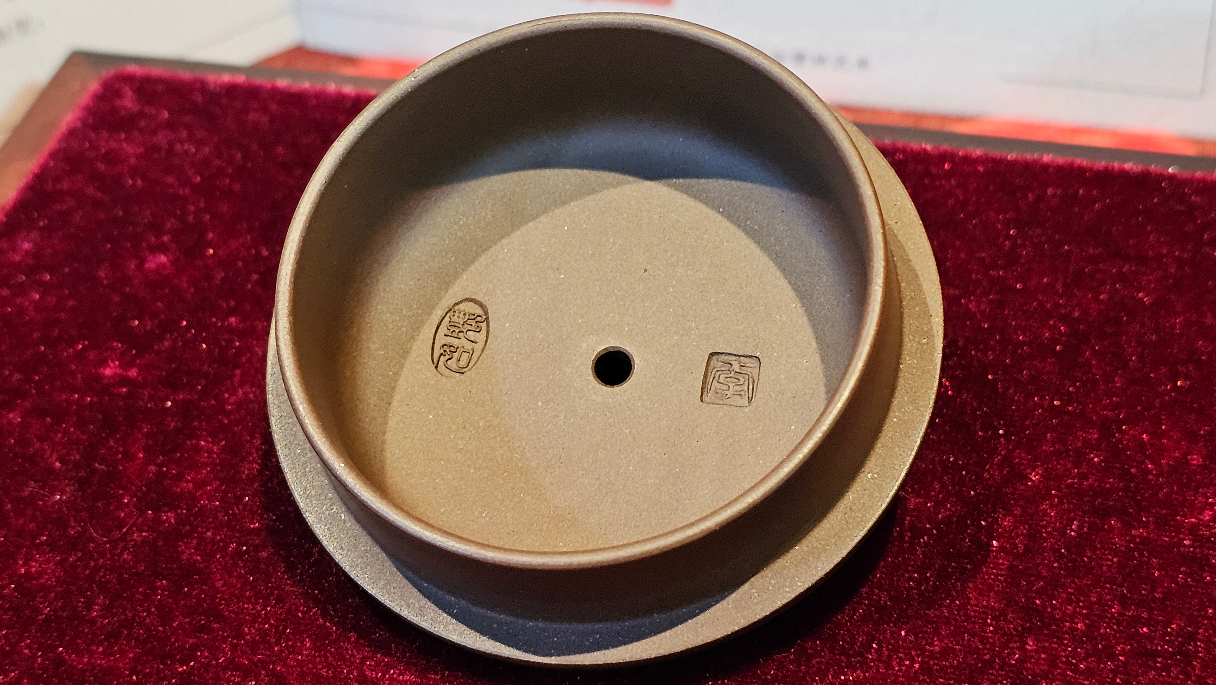 《禅莲宝瓶》"Chan Lian Bao Ping", 215.9ml, High Fired ~ Gao Wen Zi Ni, Ornate Ru Yi Motif Clay Sculpting! with Gold Appliqué! ~ Brand New Design & Crafted by L3A Consummate Master Artist Li Yan Ru ~ Congrats to Mr J.G.! 1235hrs 29th Nov, New Orleans! LA!