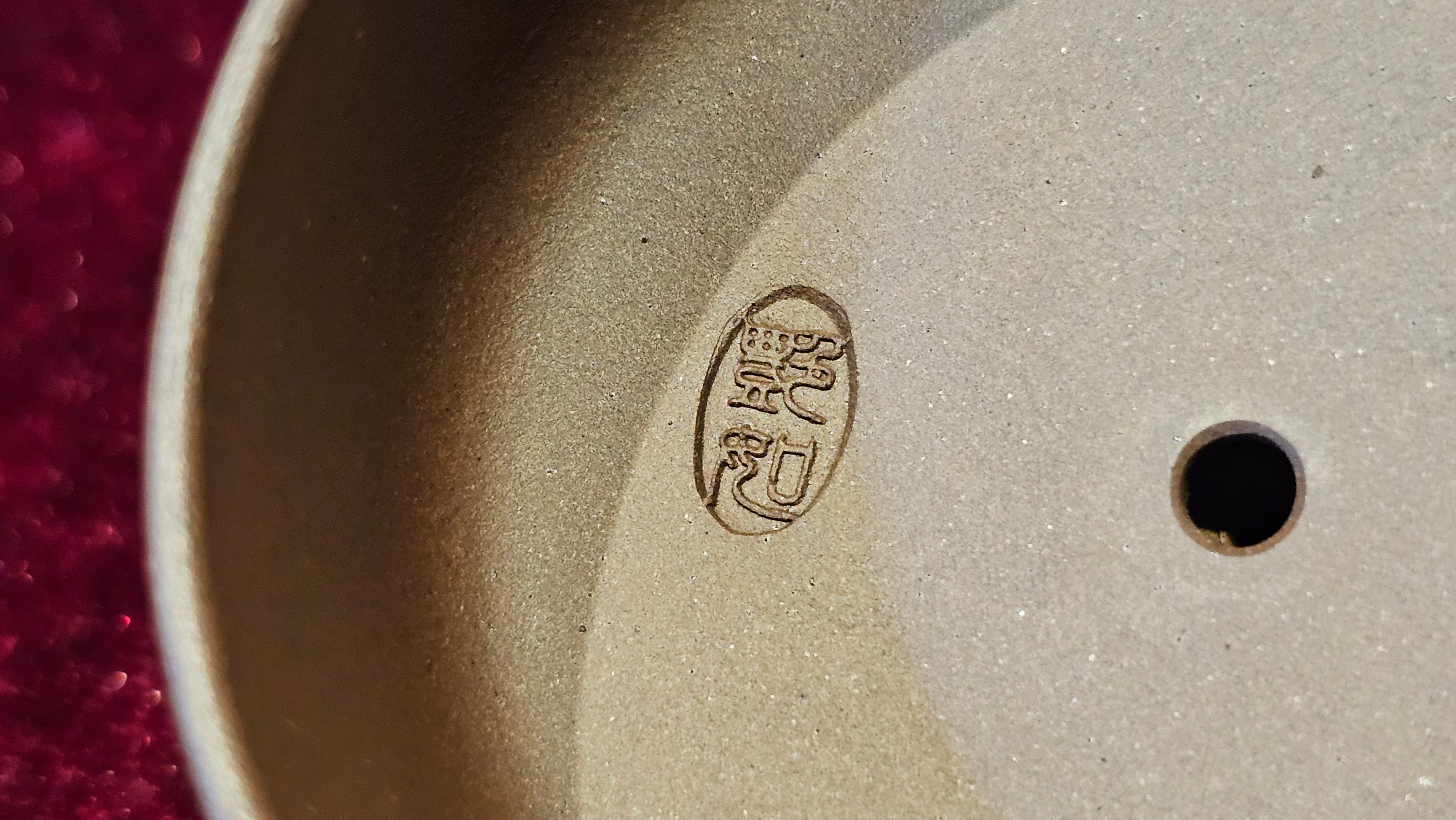 《禅莲宝瓶》"Chan Lian Bao Ping", 215.9ml, High Fired ~ Gao Wen Zi Ni, Ornate Ru Yi Motif Clay Sculpting! with Gold Appliqué! ~ Brand New Design & Crafted by L3A Consummate Master Artist Li Yan Ru ~ Congrats to Mr J.G.! 1235hrs 29th Nov, New Orleans! LA!