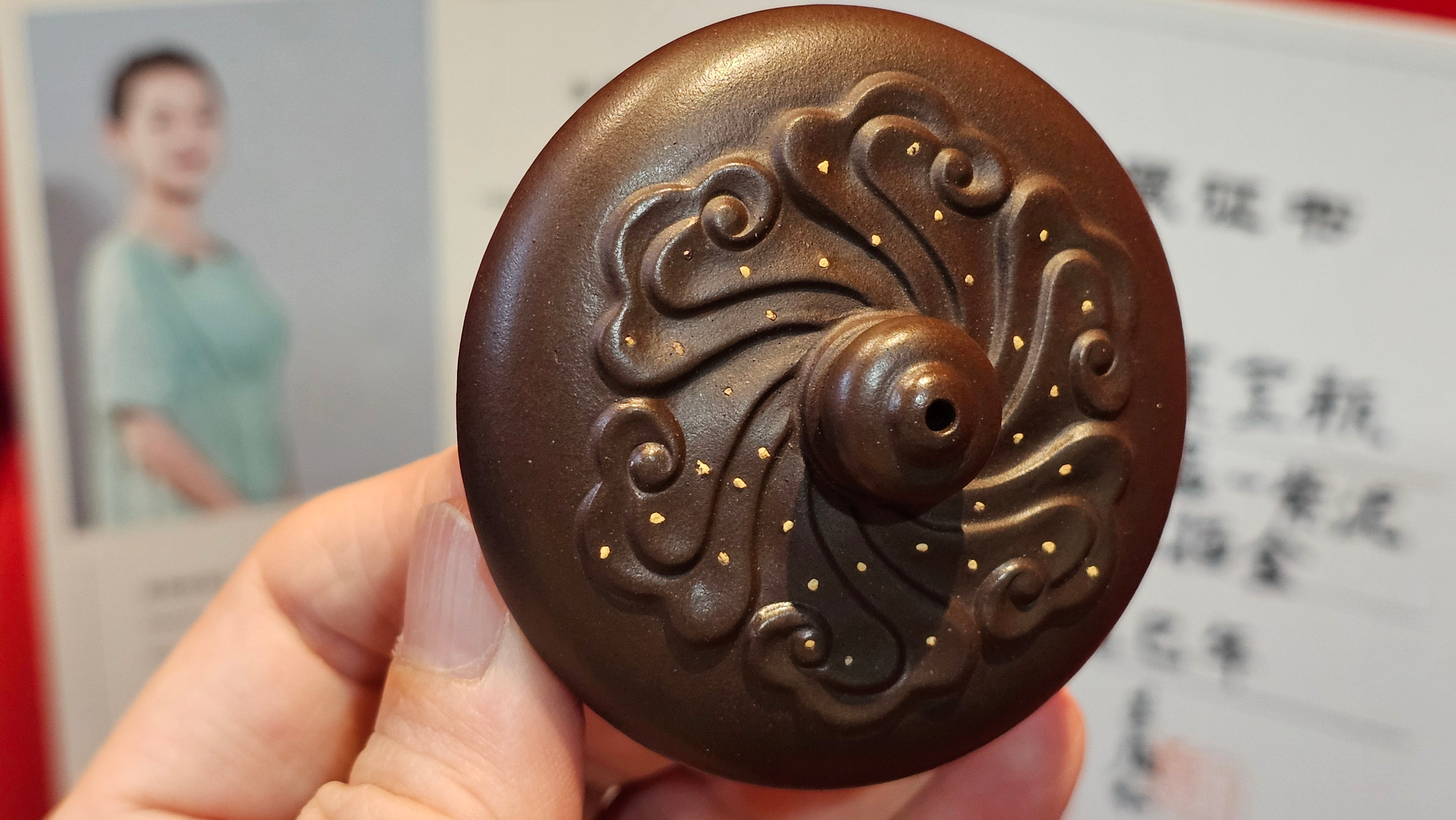 《禅莲宝瓶》"Chan Lian Bao Ping", 215.9ml, High Fired ~ Gao Wen Zi Ni, Ornate Ru Yi Motif Clay Sculpting! with Gold Appliqué! ~ Brand New Design & Crafted by L3A Consummate Master Artist Li Yan Ru ~ Congrats to Mr J.G.! 1235hrs 29th Nov, New Orleans! LA!