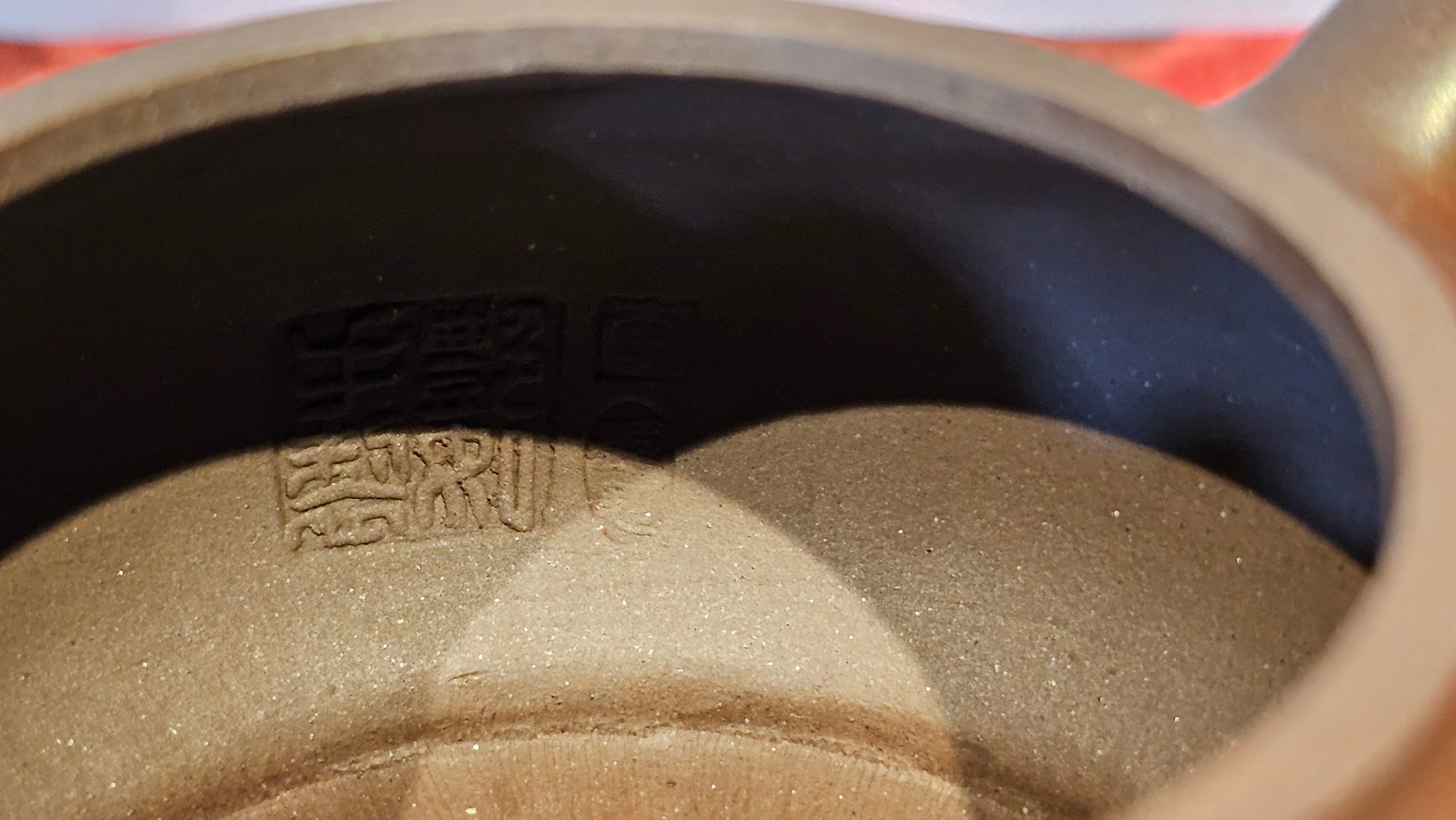 《禅莲宝瓶》"Chan Lian Bao Ping", 215.9ml, High Fired ~ Gao Wen Zi Ni, Ornate Ru Yi Motif Clay Sculpting! with Gold Appliqué! ~ Brand New Design & Crafted by L3A Consummate Master Artist Li Yan Ru ~ Congrats to Mr J.G.! 1235hrs 29th Nov, New Orleans! LA!