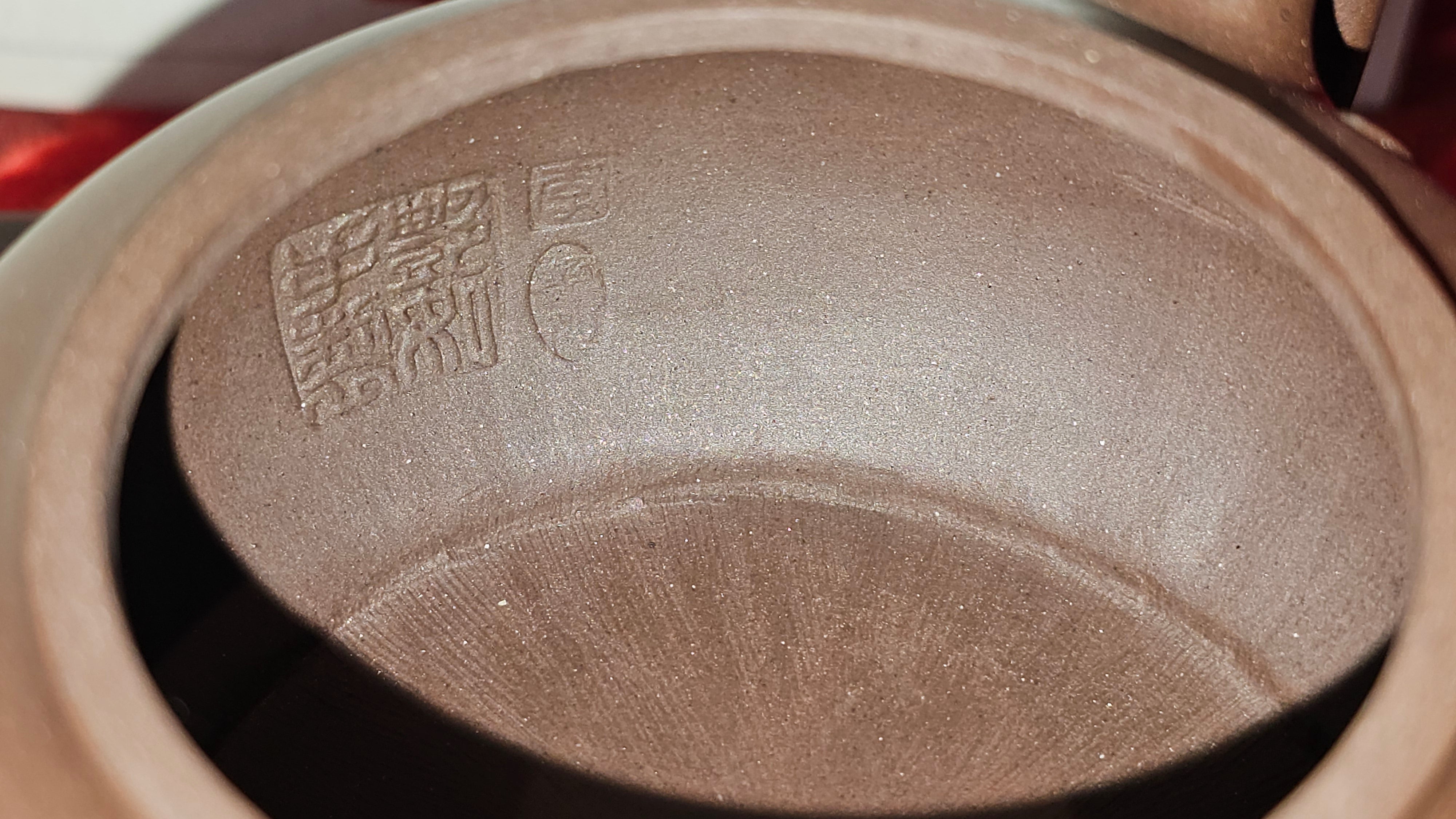 《禅莲宝瓶》"Chan Lian Bao Ping", 215.9ml, High Fired ~ Gao Wen Zi Ni, Ornate Ru Yi Motif Clay Sculpting! with Gold Appliqué! ~ Brand New Design & Crafted by L3A Consummate Master Artist Li Yan Ru ~ Congrats to Mr J.G.! 1235hrs 29th Nov, New Orleans! LA!