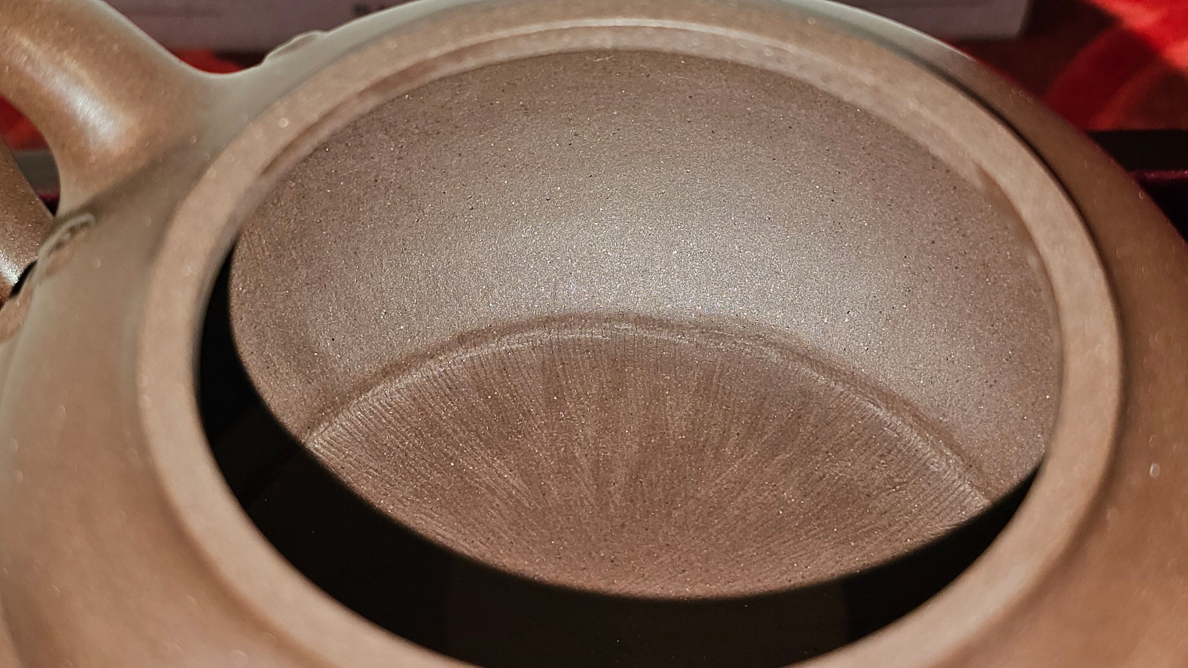 《禅莲宝瓶》"Chan Lian Bao Ping", 215.9ml, High Fired ~ Gao Wen Zi Ni, Ornate Ru Yi Motif Clay Sculpting! with Gold Appliqué! ~ Brand New Design & Crafted by L3A Consummate Master Artist Li Yan Ru ~ Congrats to Mr J.G.! 1235hrs 29th Nov, New Orleans! LA!