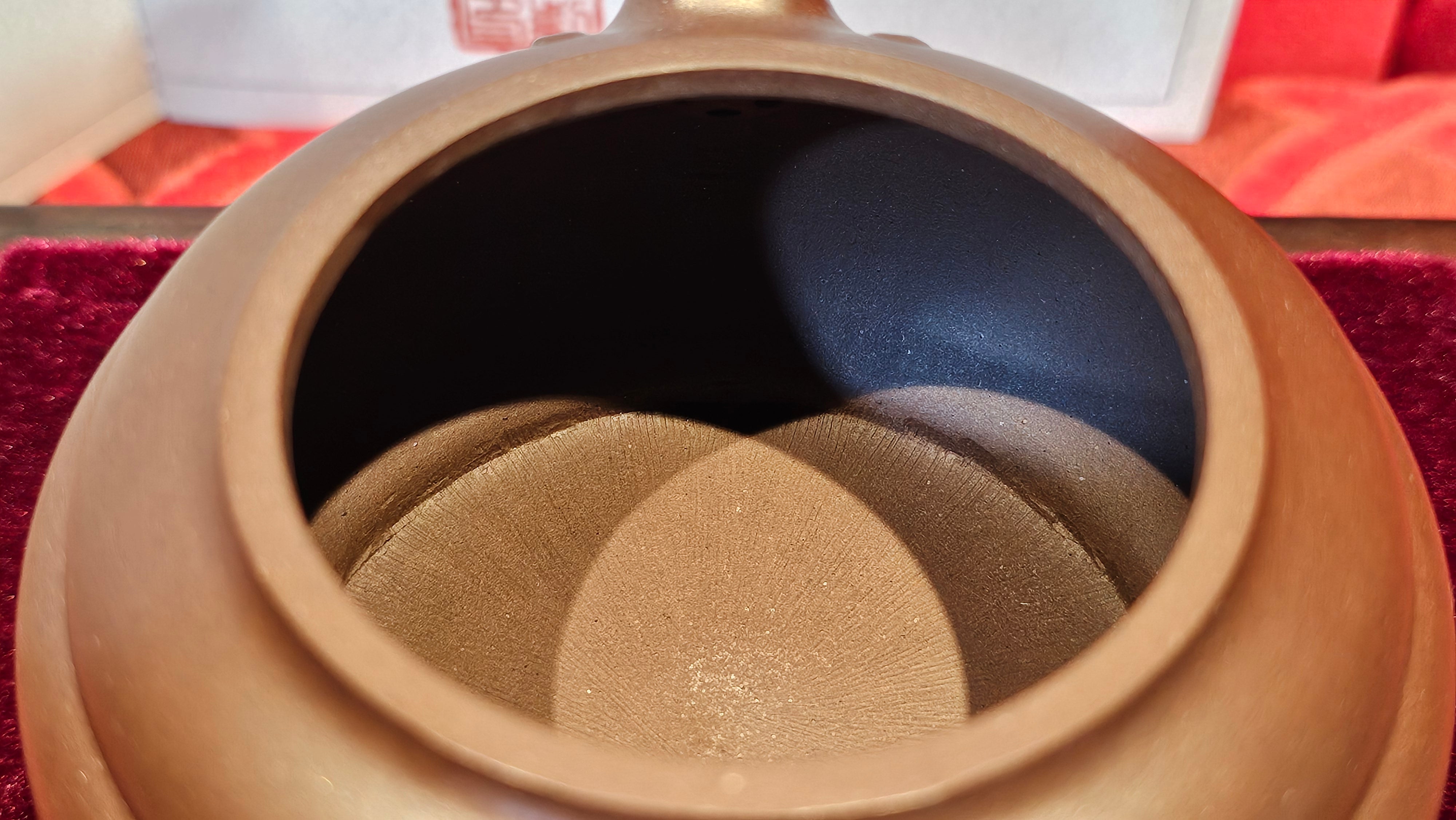 《禅莲宝瓶》"Chan Lian Bao Ping", 215.9ml, High Fired ~ Gao Wen Zi Ni, Ornate Ru Yi Motif Clay Sculpting! with Gold Appliqué! ~ Brand New Design & Crafted by L3A Consummate Master Artist Li Yan Ru ~ Congrats to Mr J.G.! 1235hrs 29th Nov, New Orleans! LA!