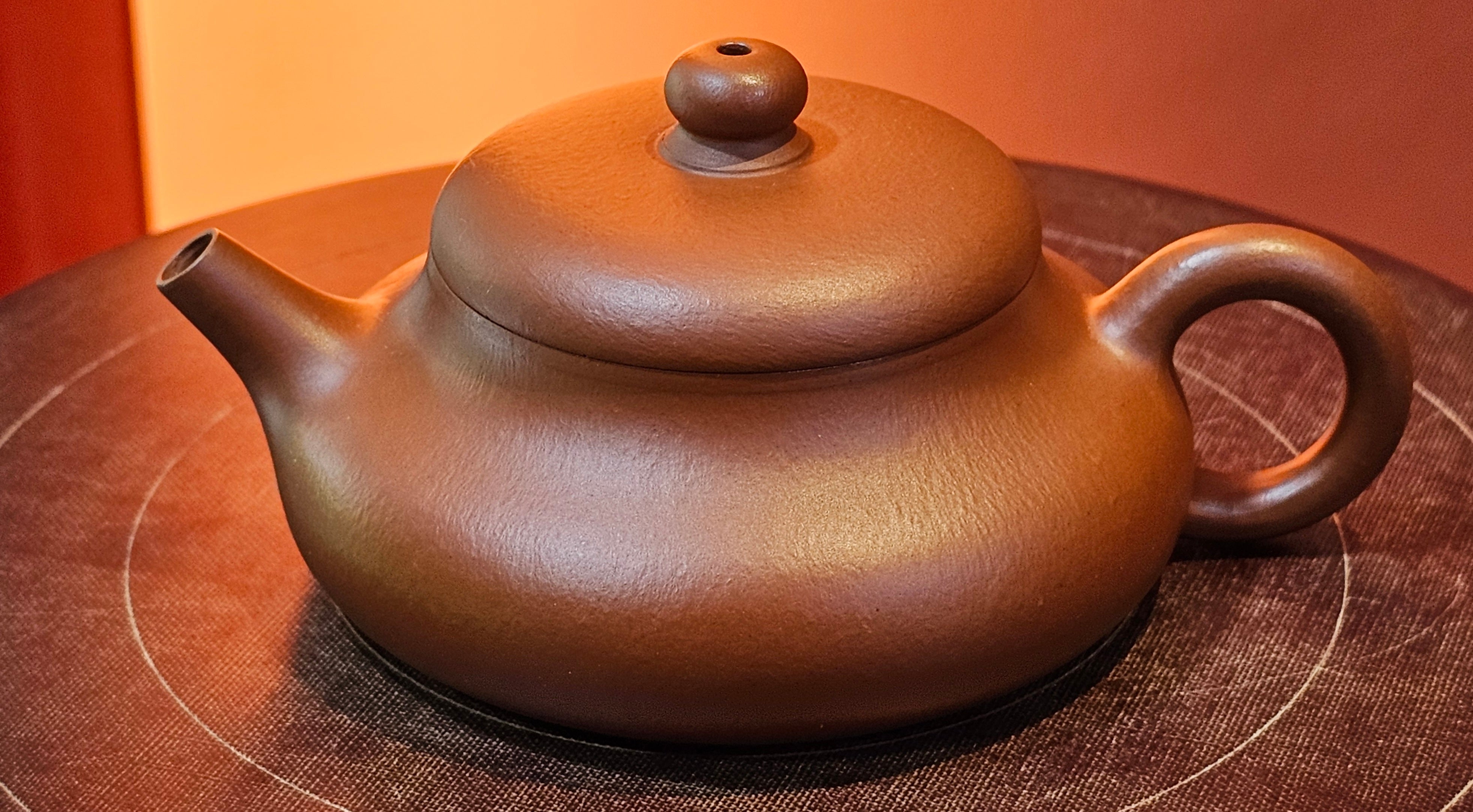 Jing Le 静乐 ~ "Quiet happiness", 79.8ml, Xiao Mei Yao Zhu Ni 小煤窑朱泥, by our Collaborative Craftsman Wang Xing 王兴 ~ Congratulations!to Mr J.T.! 1415hrs 1st Dec 2025, Fargo! ND!