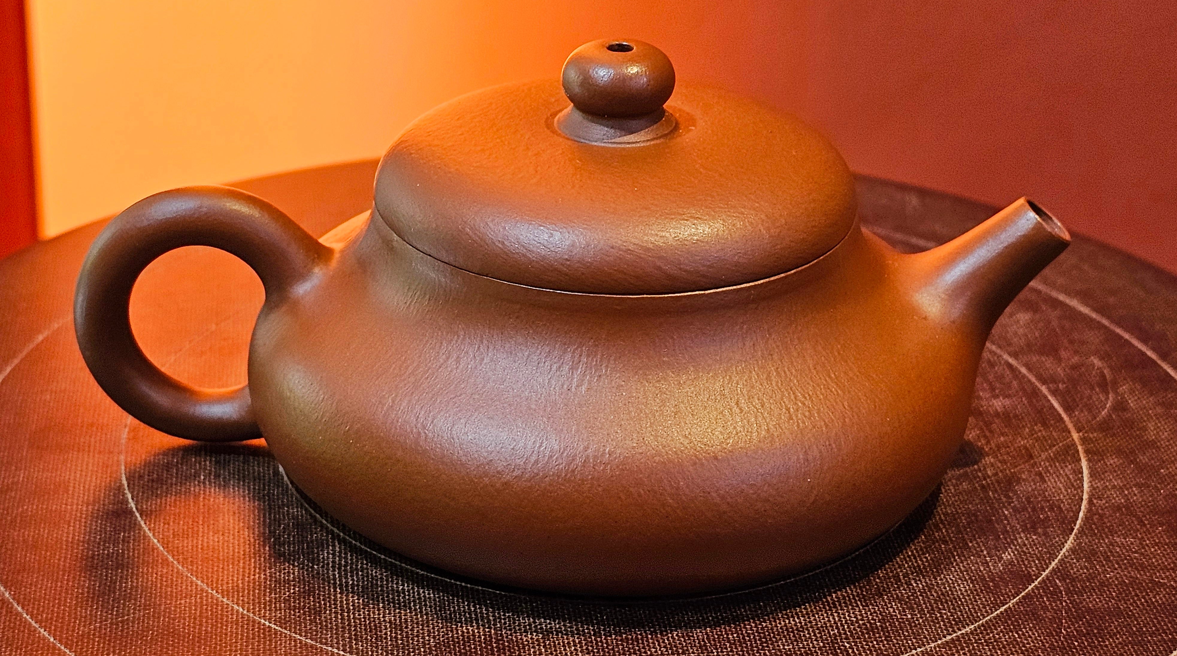 Jing Le 静乐 ~ "Quiet happiness", 79.8ml, Xiao Mei Yao Zhu Ni 小煤窑朱泥, by our Collaborative Craftsman Wang Xing 王兴 ~ Congratulations!to Mr J.T.! 1415hrs 1st Dec 2025, Fargo! ND!