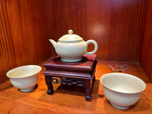 Commissioned ZiSha SET: 薄胎水平 Shui Ping, Thin-Walled, + Two Cups 60ml each, ALL made with Cao Family's 100% BenShan LüNi 本山绿泥, crafted by L4 Assoc Master Artist Zhang Ke 助理工艺美术师, 张轲。- bespoke commissioned for our esteemed patron, Mr L.Tran, in the U.S.