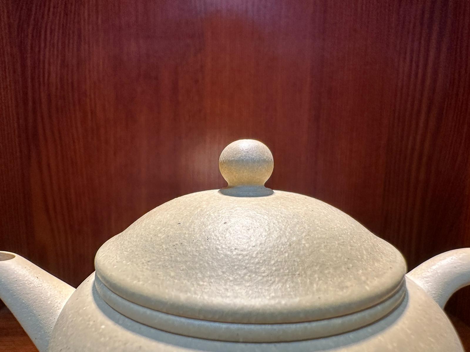 Commissioned ZiSha SET: 薄胎水平 Shui Ping, Thin-Walled, + Two Cups 60ml each, ALL made with Cao Family's 100% BenShan LüNi 本山绿泥, crafted by L4 Assoc Master Artist Zhang Ke 助理工艺美术师, 张轲。- bespoke commissioned for our esteemed patron, Mr L.Tran, in the U.S.