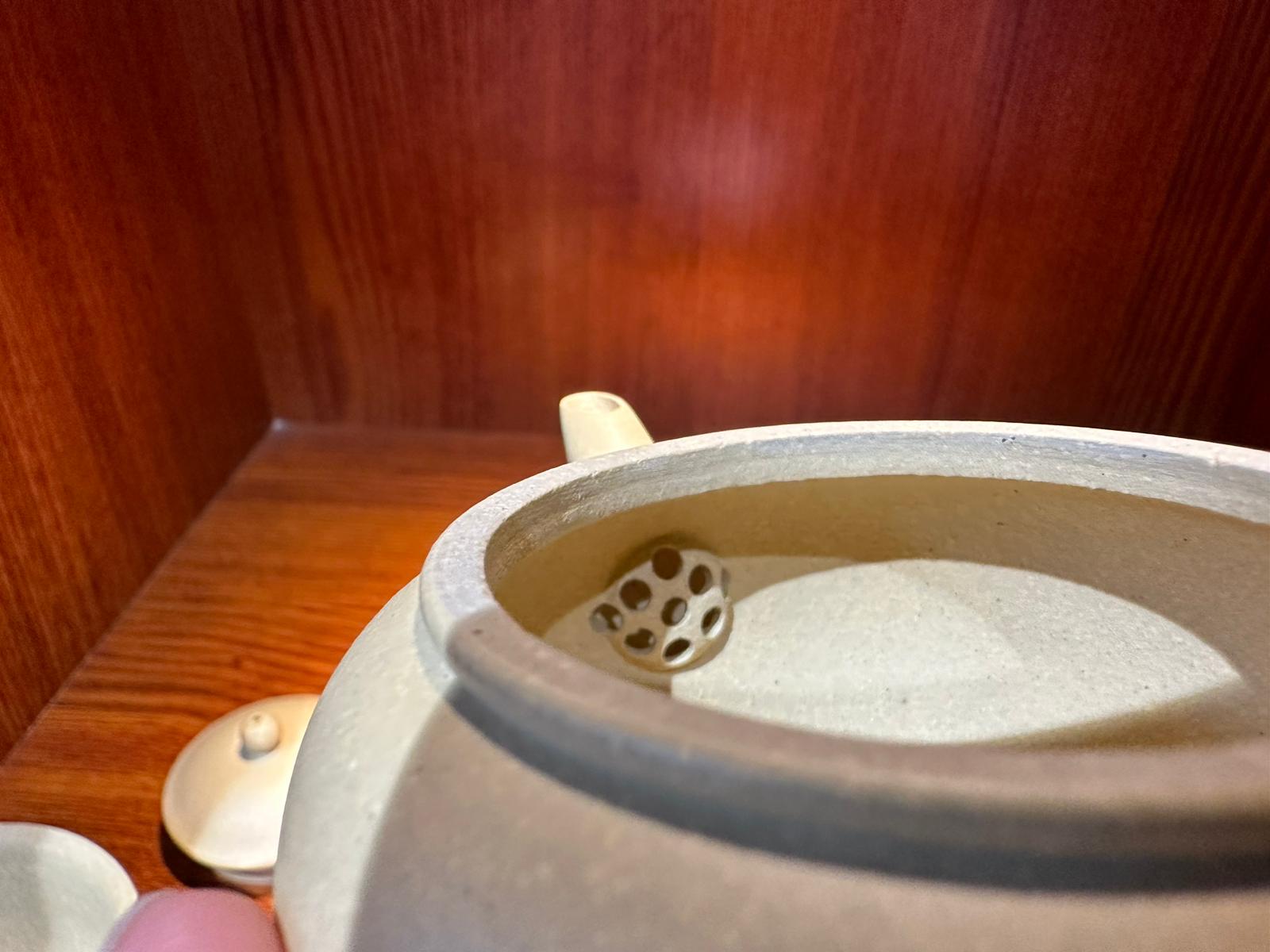 Commissioned ZiSha SET: 薄胎水平 Shui Ping, Thin-Walled, + Two Cups 60ml each, ALL made with Cao Family's 100% BenShan LüNi 本山绿泥, crafted by L4 Assoc Master Artist Zhang Ke 助理工艺美术师, 张轲。- bespoke commissioned for our esteemed patron, Mr L.Tran, in the U.S.