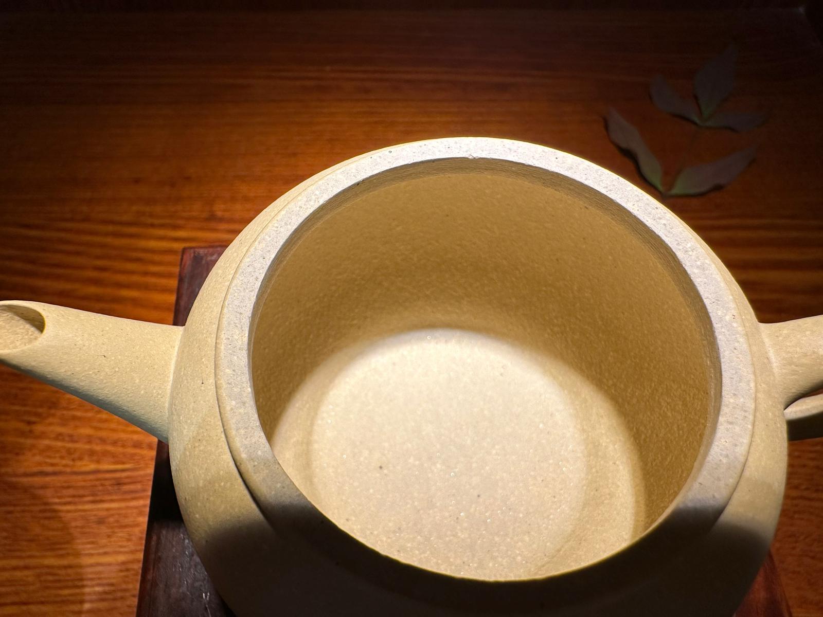 Commissioned ZiSha SET: 薄胎水平 Shui Ping, Thin-Walled, + Two Cups 60ml each, ALL made with Cao Family's 100% BenShan LüNi 本山绿泥, crafted by L4 Assoc Master Artist Zhang Ke 助理工艺美术师, 张轲。- bespoke commissioned for our esteemed patron, Mr L.Tran, in the U.S.