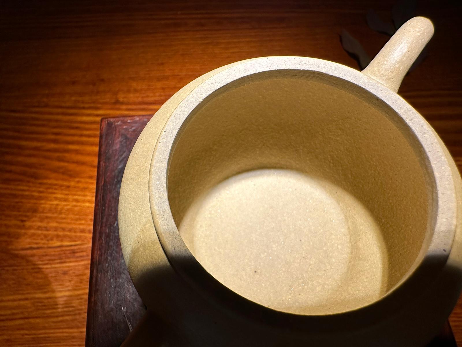 Commissioned ZiSha SET: 薄胎水平 Shui Ping, Thin-Walled, + Two Cups 60ml each, ALL made with Cao Family's 100% BenShan LüNi 本山绿泥, crafted by L4 Assoc Master Artist Zhang Ke 助理工艺美术师, 张轲。- bespoke commissioned for our esteemed patron, Mr L.Tran, in the U.S.