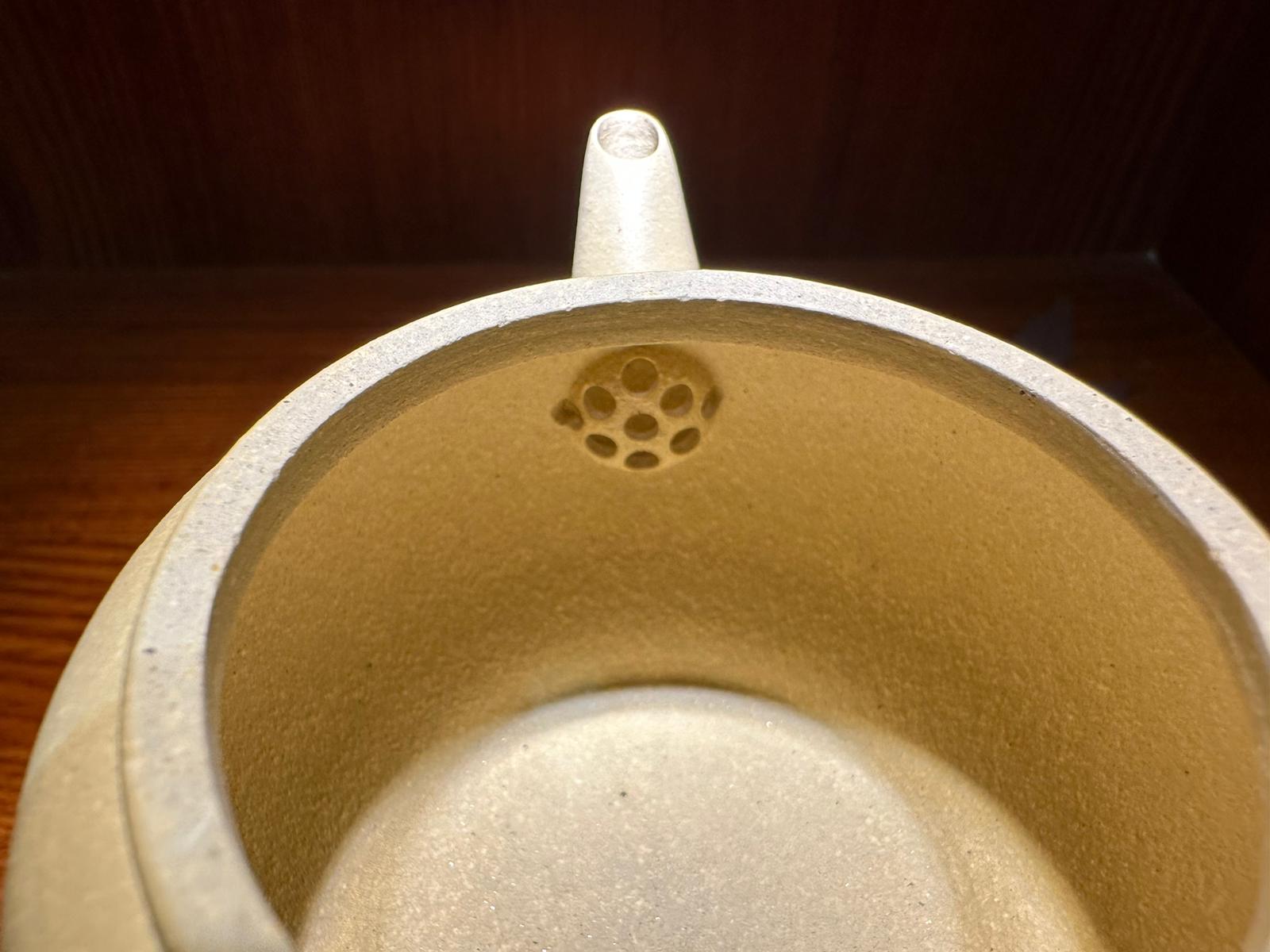 Commissioned ZiSha SET: 薄胎水平 Shui Ping, Thin-Walled, + Two Cups 60ml each, ALL made with Cao Family's 100% BenShan LüNi 本山绿泥, crafted by L4 Assoc Master Artist Zhang Ke 助理工艺美术师, 张轲。- bespoke commissioned for our esteemed patron, Mr L.Tran, in the U.S.