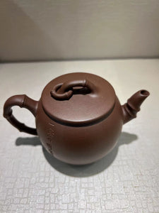 Commissioned work for Mr and Mrs Phuong Nguyen in Arizona: ZiSha work WORLD'S FIRST "Qian He" SET: Pot with 2 Cups and a Tea Pet: Huang Long Yuan's National Authenticated 4th Quarry Di Cao Qing, crafted by Senior Consummate Master Lu Xue Feng 高级振兴技艺师～路学峰。
