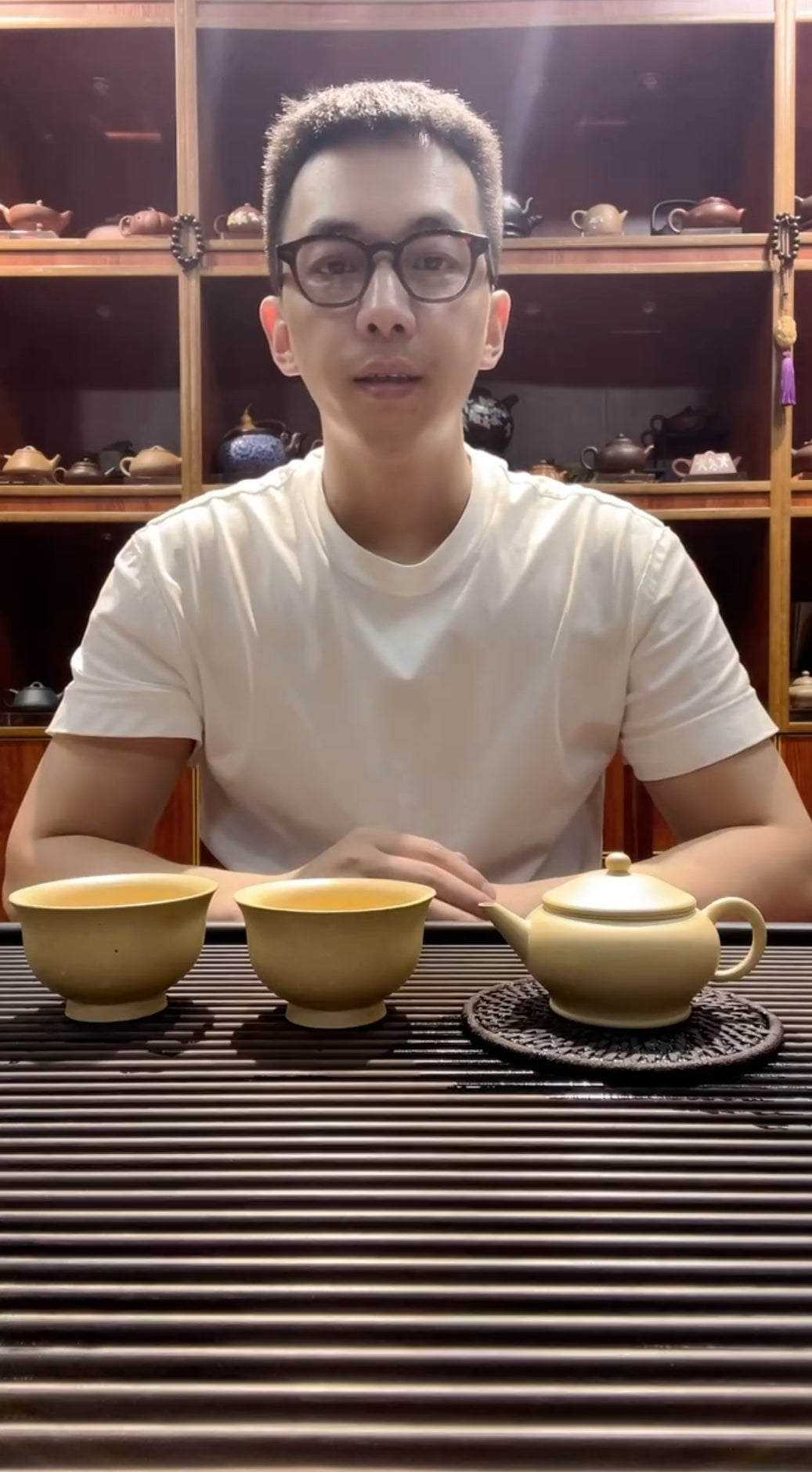 Commissioned ZiSha SET: 薄胎水平 Shui Ping, Thin-Walled, + Two Cups 60ml each, ALL made with Cao Family's 100% BenShan LüNi 本山绿泥, crafted by L4 Assoc Master Artist Zhang Ke 助理工艺美术师, 张轲。- bespoke commissioned for our esteemed patron, Mr L.Tran, in the U.S.