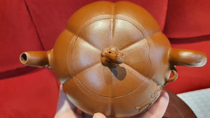 Nan Gua 南瓜, Rare and Difficult to Form, Thin-Walled XiaoMeiYao ZhuNi NanGua (Pumpkin) Ornate Pot, 稀有 薄胎 小煤窑朱泥 南瓜。