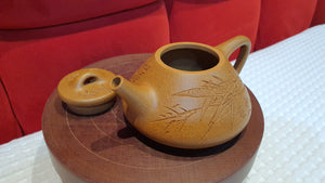 Zi Ye Shi Piao 子冶石瓢 with engraving 带刻绘, made of Lao Duan Ni 老段泥 200ml, by our collaborative Craftsman 史云峰。