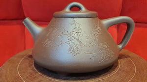 ZiYe ShiPiao with Engraving (Plum Blossoms), 子冶石瓢 带刻绘(梅), ZiNi 紫泥, 260ml, made by our collaborative Craftslady Gao Jia Li 高佳丽。
