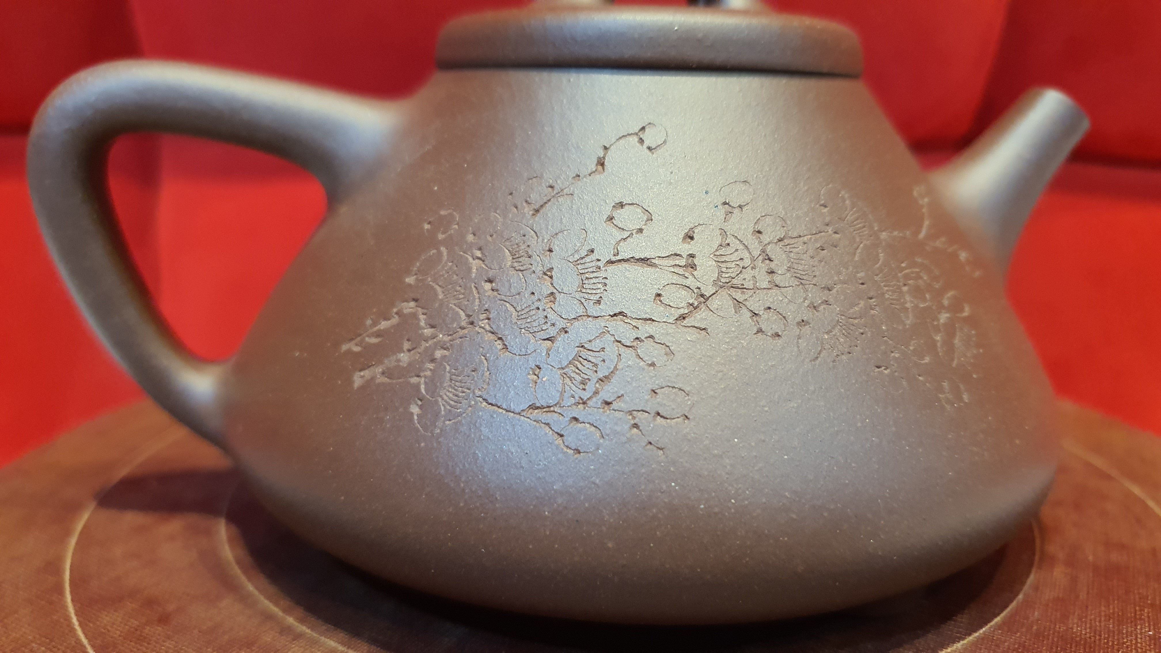 ZiYe ShiPiao with Engraving (Plum Blossoms), 子冶石瓢 带刻绘(梅), ZiNi 紫泥, 260ml, made by our collaborative Craftslady Gao Jia Li 高佳丽。
