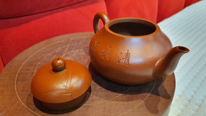 Li Xing 梨形 with Bamboo Engraving 带刻绘(竹), 小煤窑朱泥 XiaoMeiYao ZhuNi, 150ml, made by Craftslady Xu Quan Fang 许全芳。