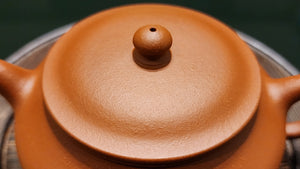 Bian Deng 扁灯, Gu Fa Lian Ni (Most Archaic Clay Forming) ~ Zhu Ni *古法练泥~朱泥, L4 Assoc Master Du Cheng Yao 堵程尧。